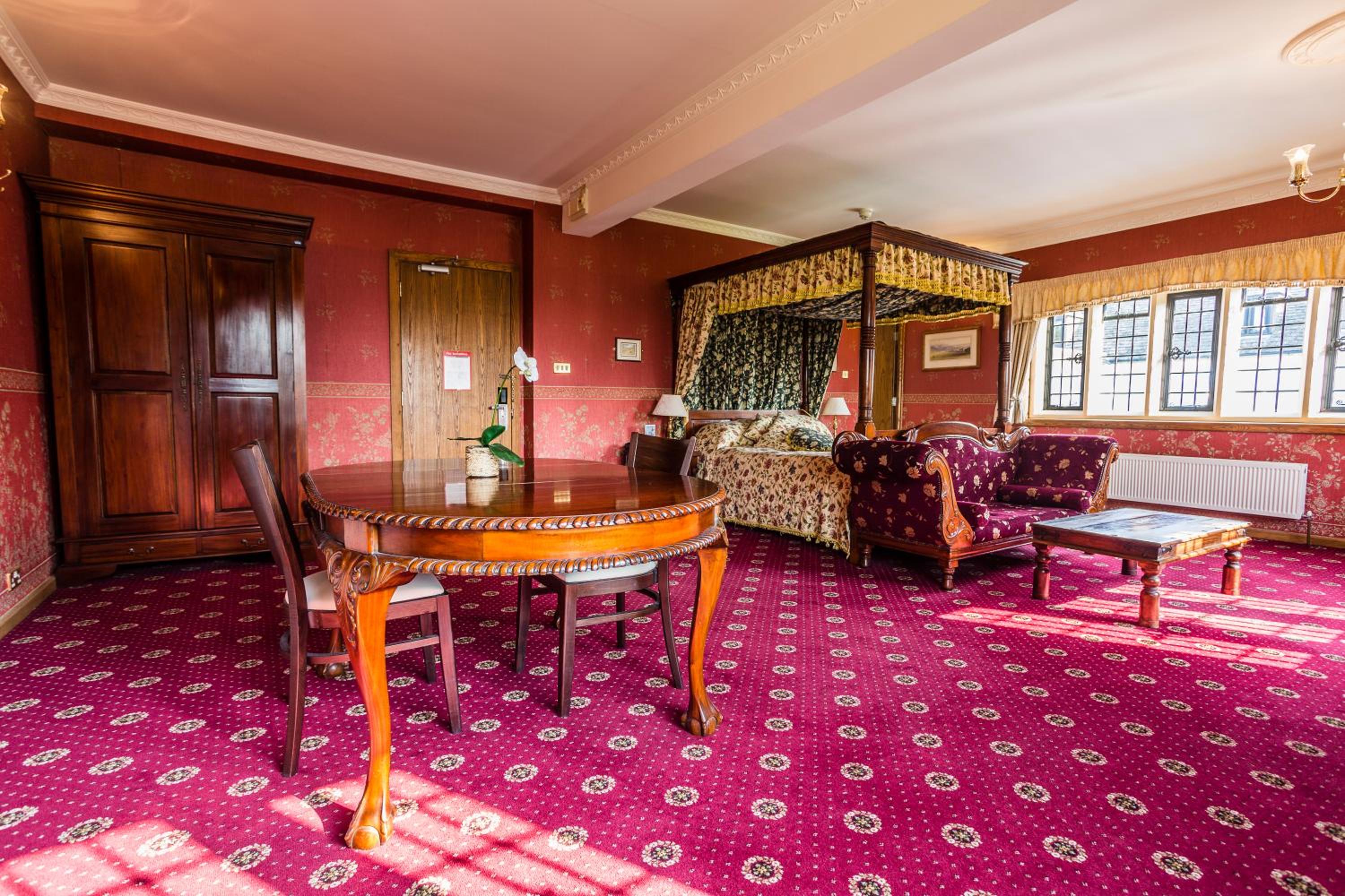 Double Room with Four Poster Bed - Photo 7