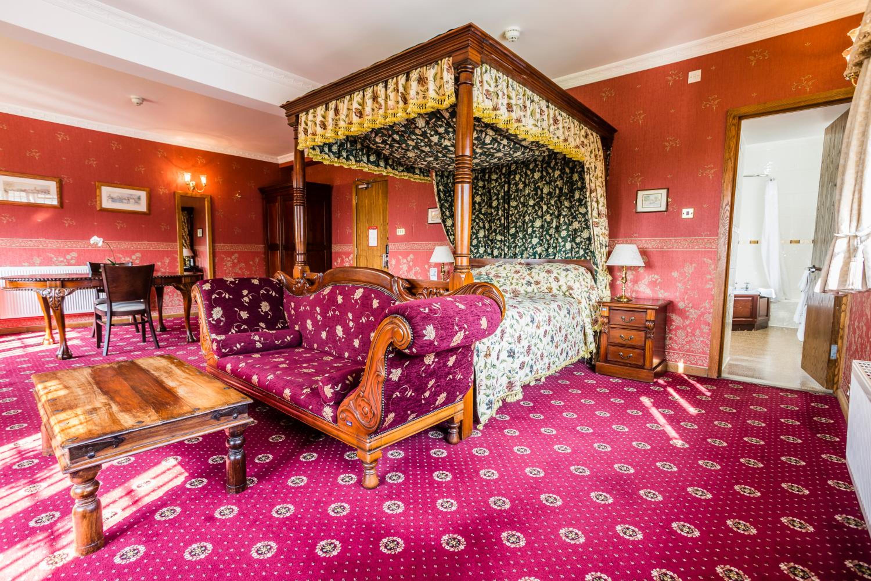 Double Room with Four Poster Bed - Photo 6
