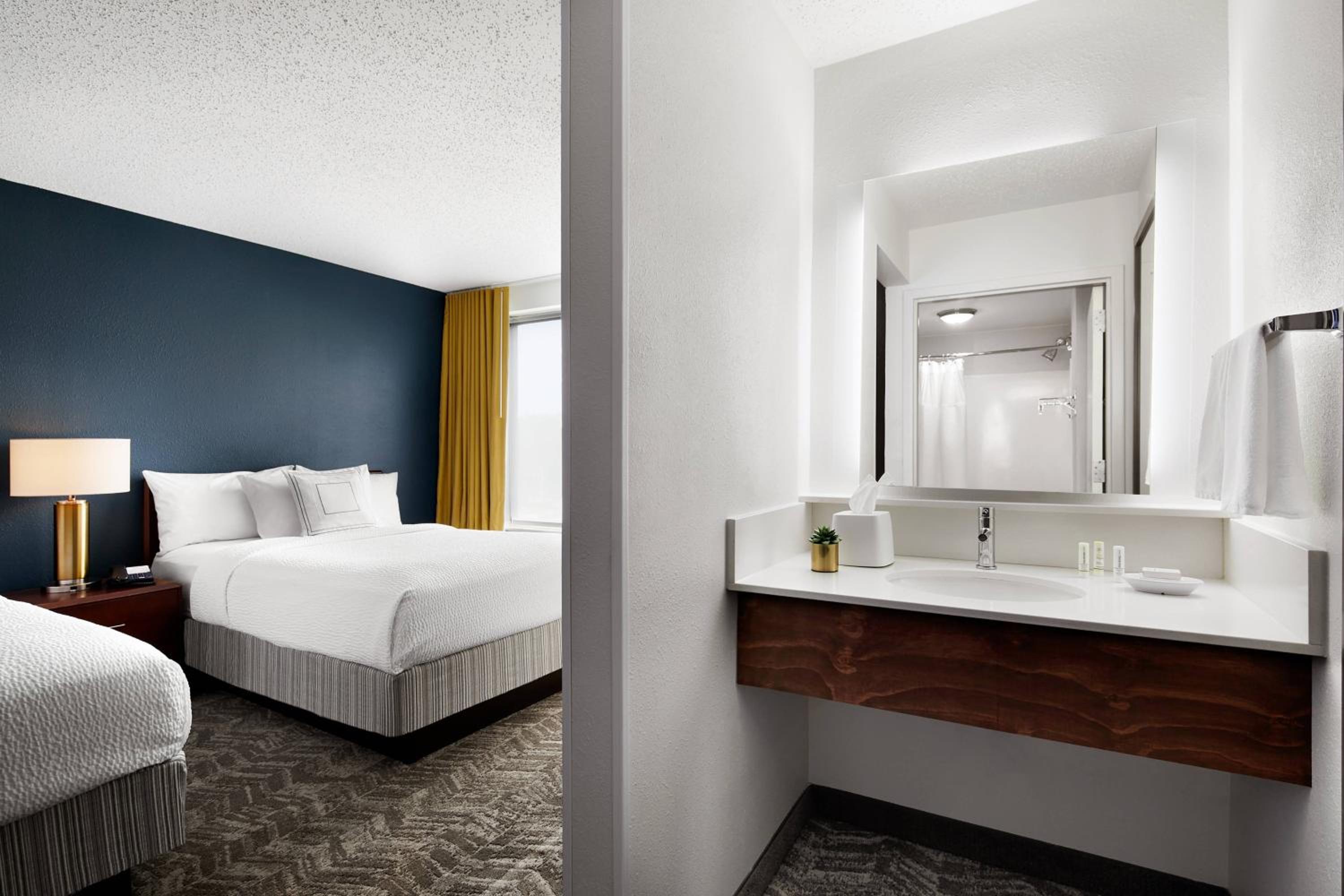 Suite with Two Double Beds and Sofa bed - Photo 2