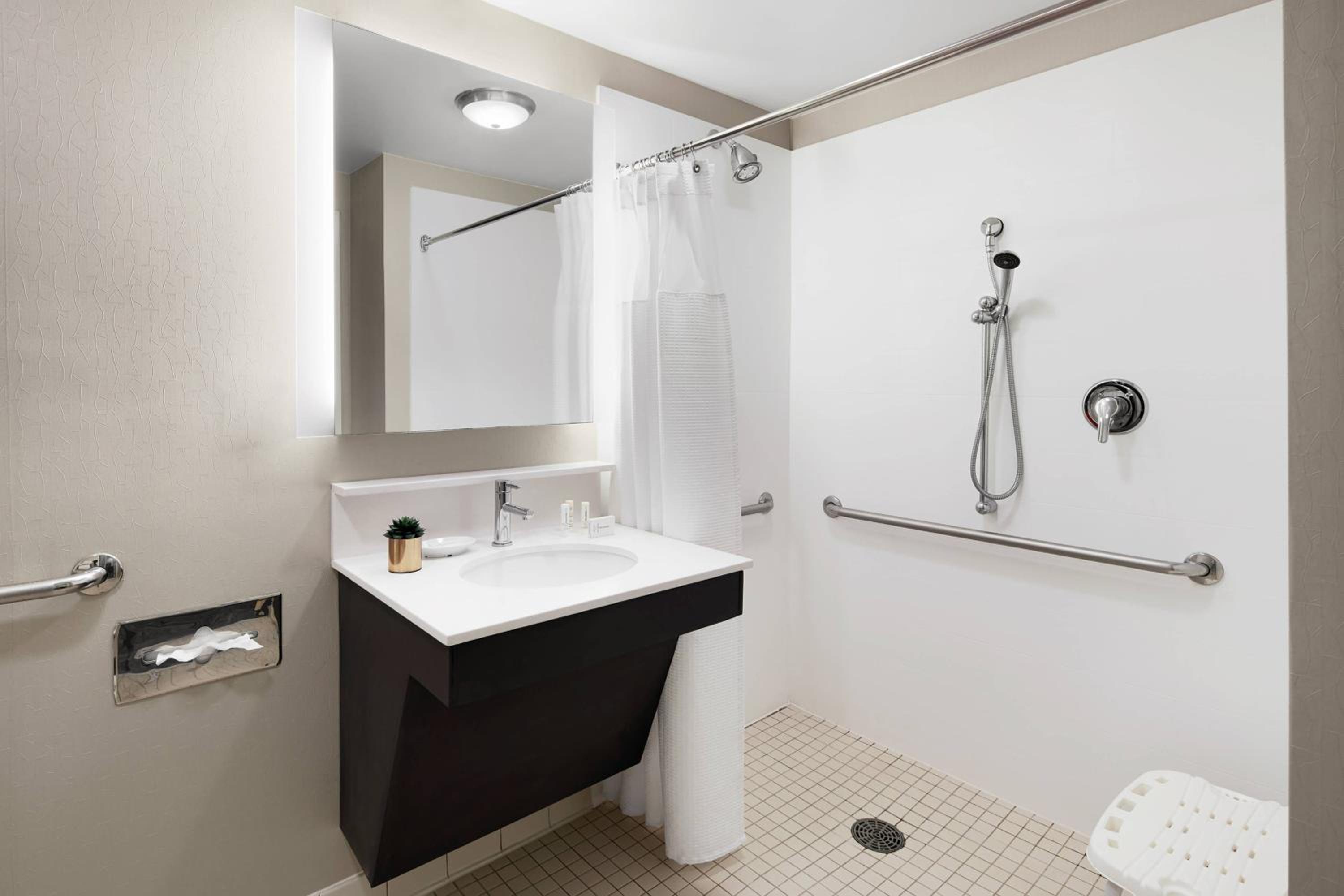 Suite with Two Double Beds and Sofa bed - Photo 6