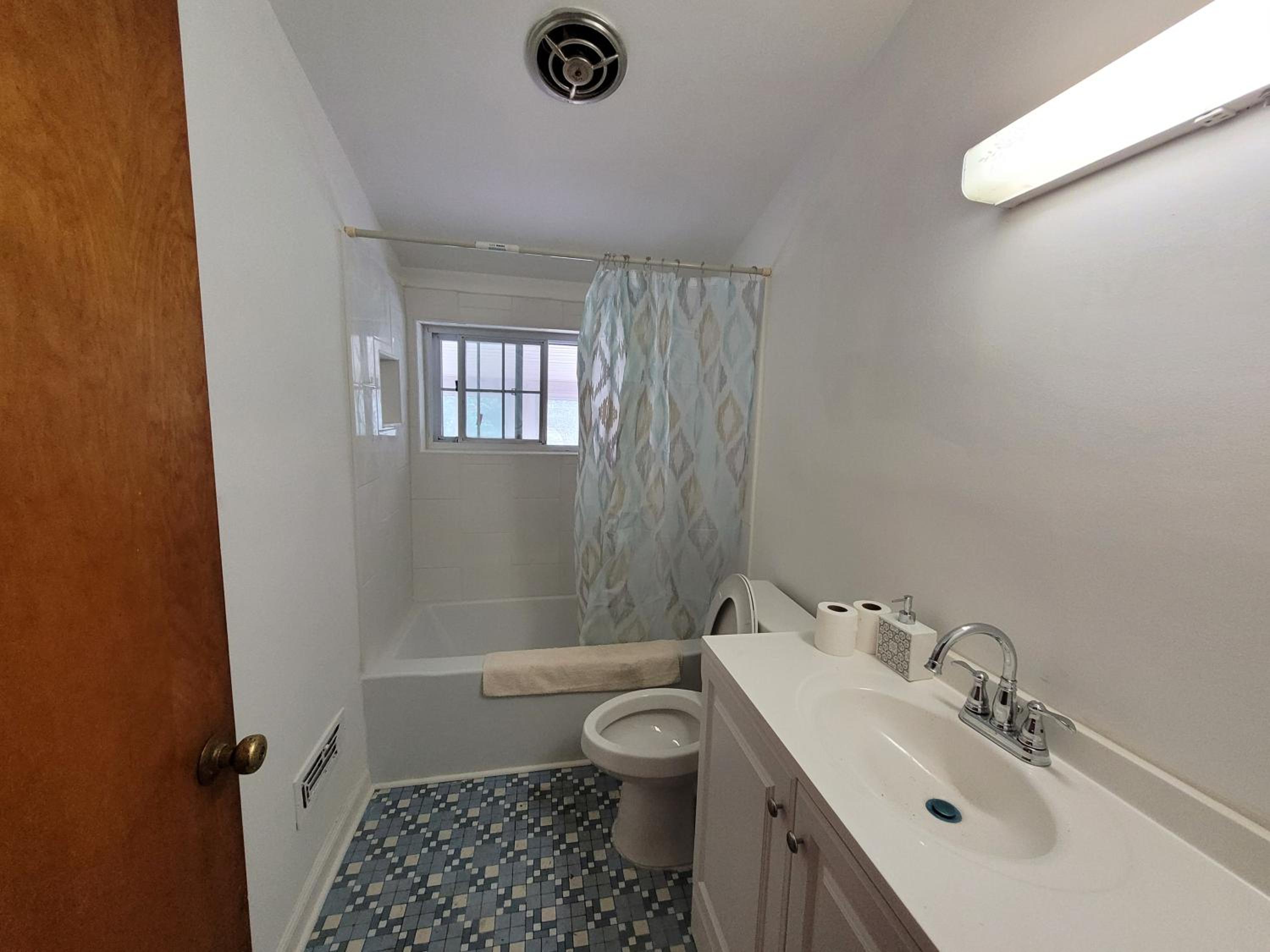 Four-Bedroom House photo 2