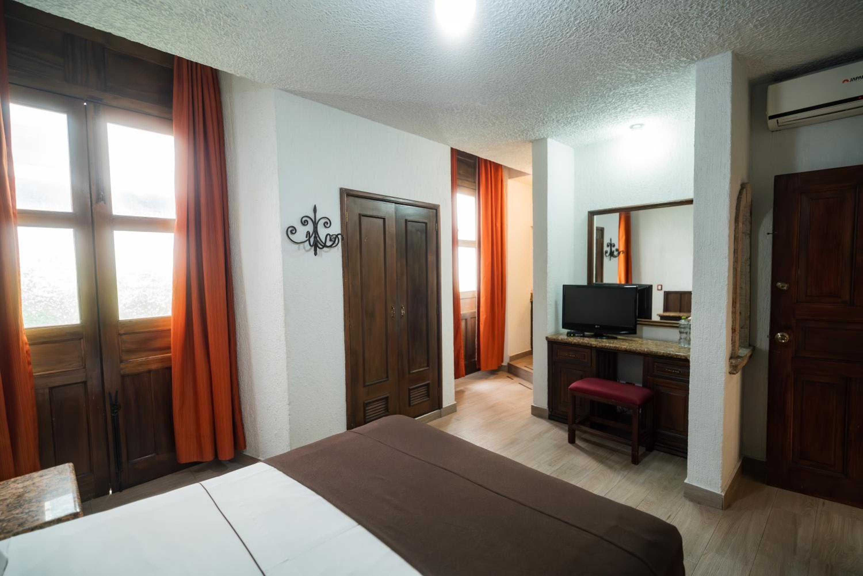 Double Room - Photo 10