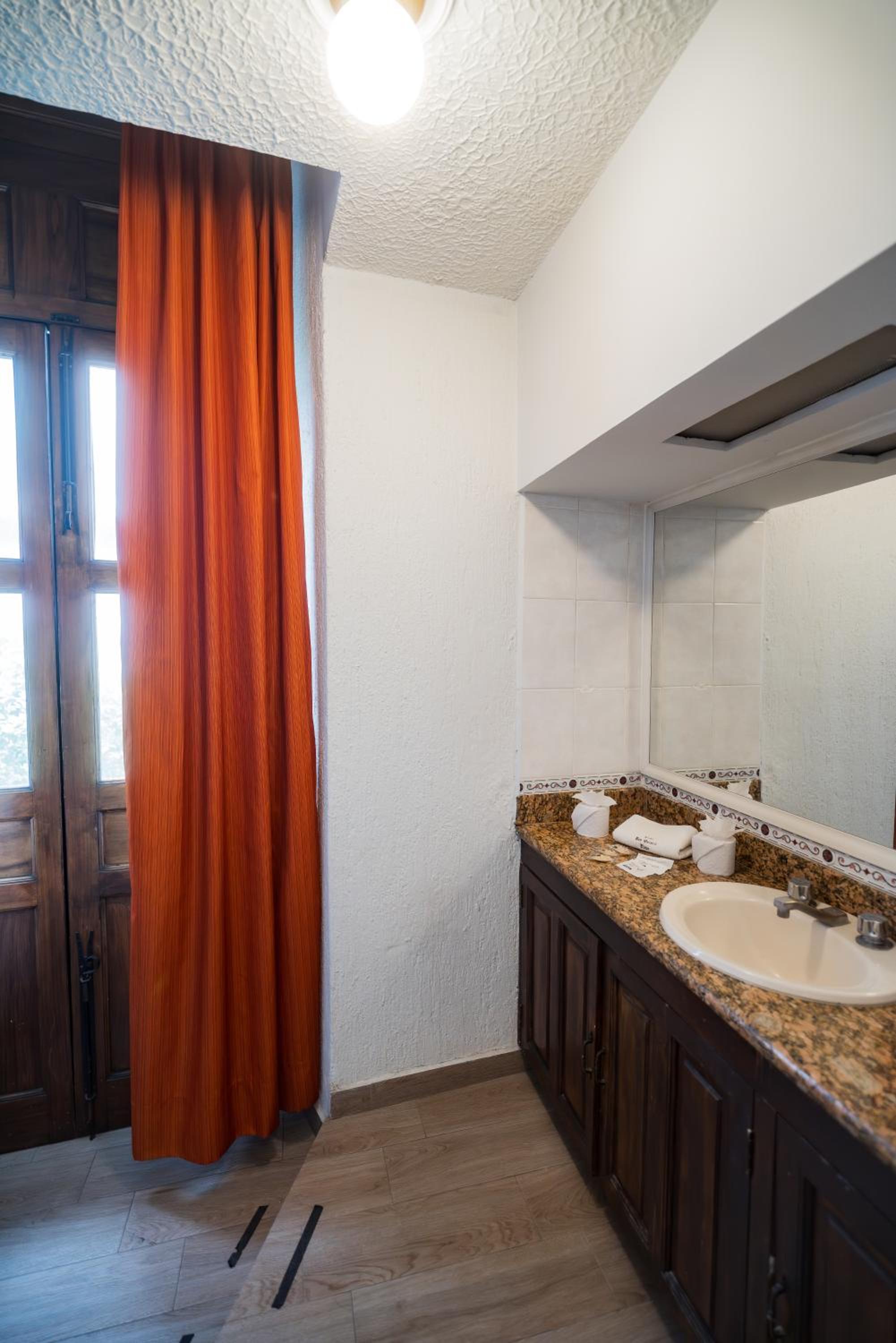 Double Room with Two Double Beds - Photo 10