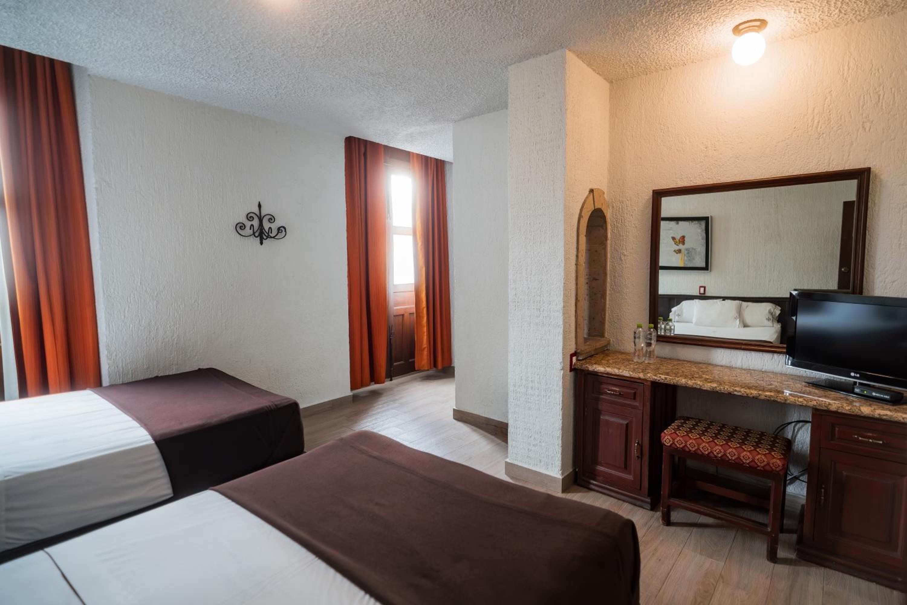 Double Room with Two Double Beds - Photo 11