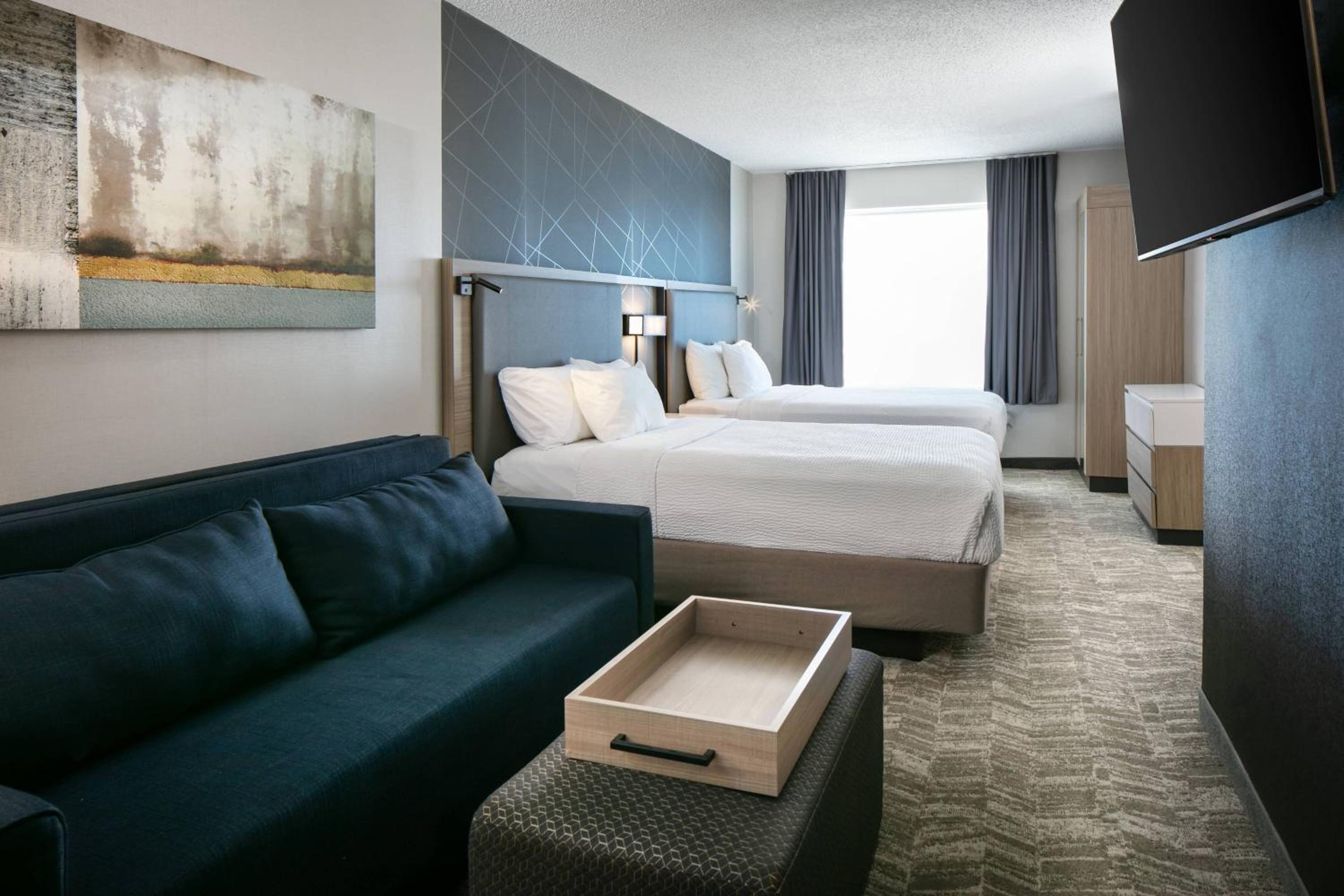 Queen Suite with Sofa Bed - Photo 1