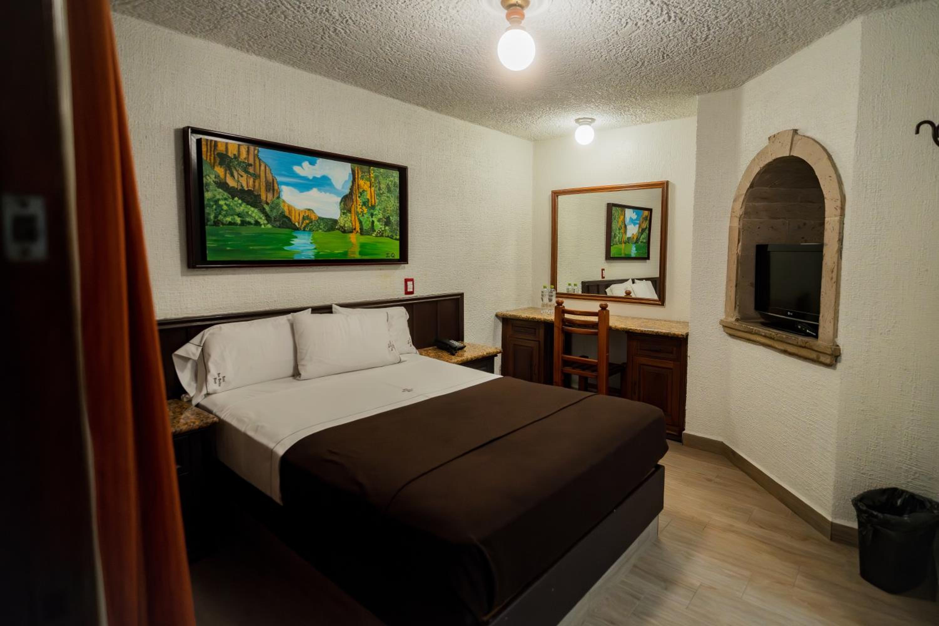 Double Room - Photo 12