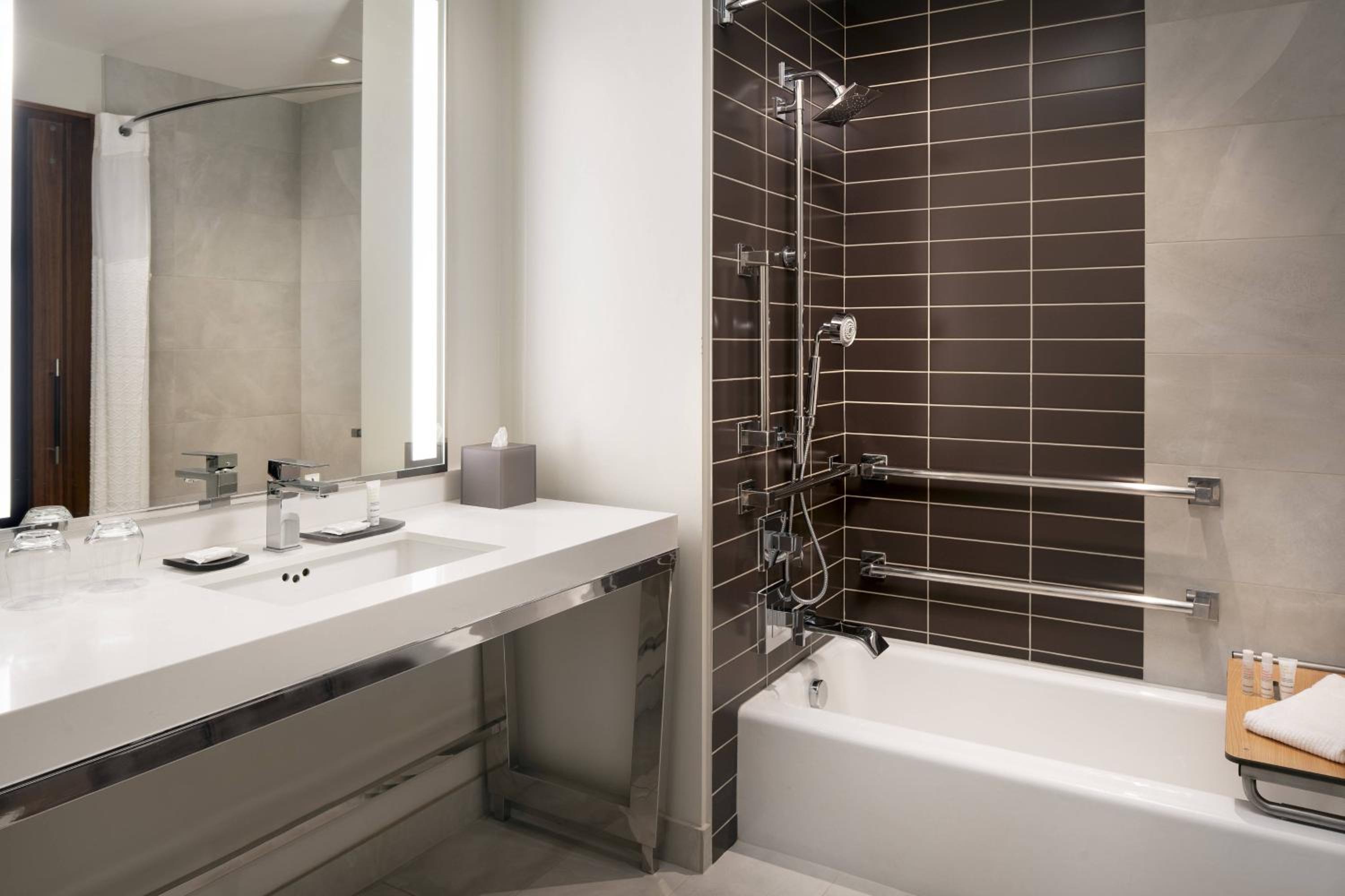 King Suite with Kitchen photo 2