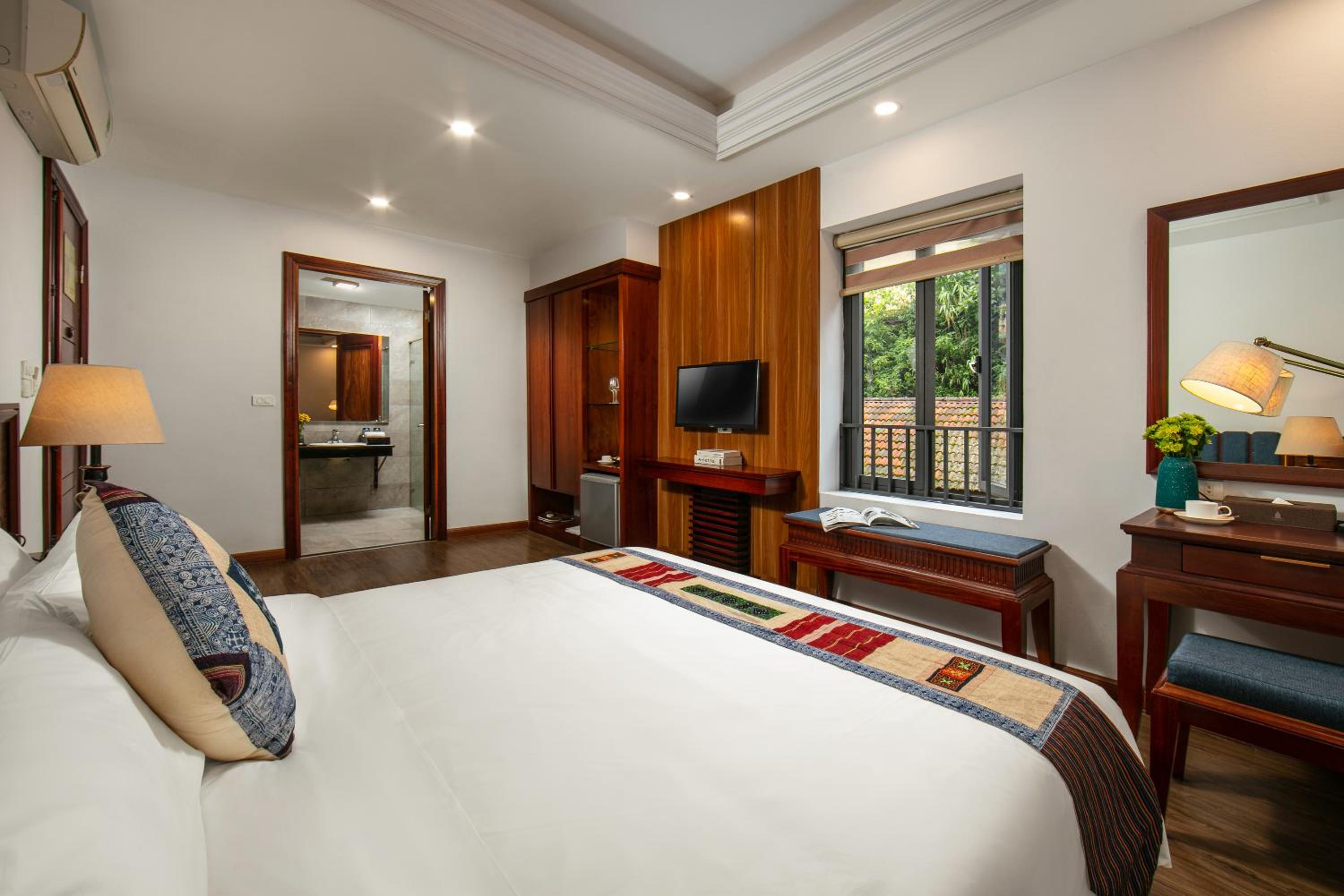 Superior Room with Window - Photo 2