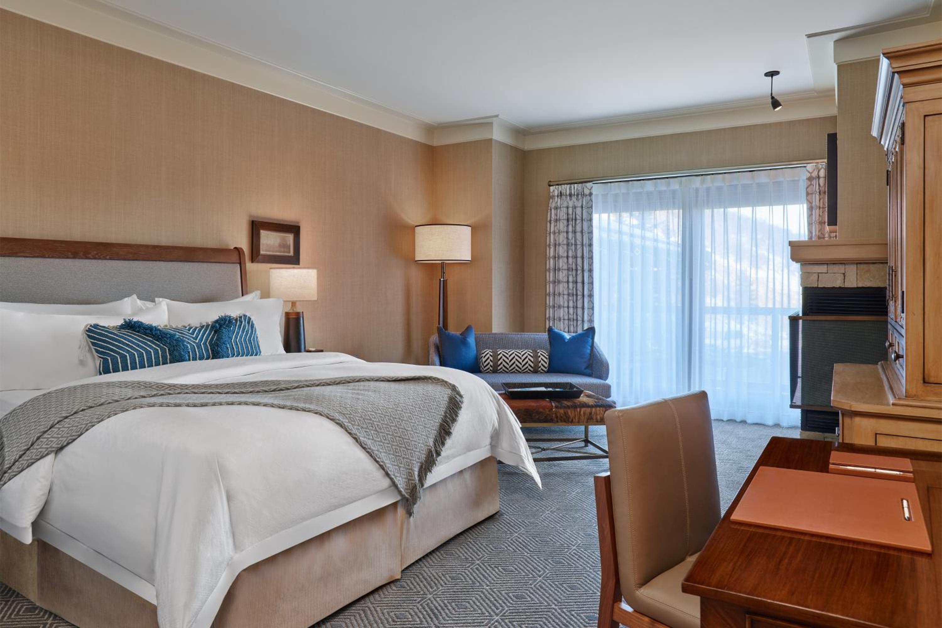 Deluxe, 1 Bedroom Suite, 1 King, Valley view - Photo 8