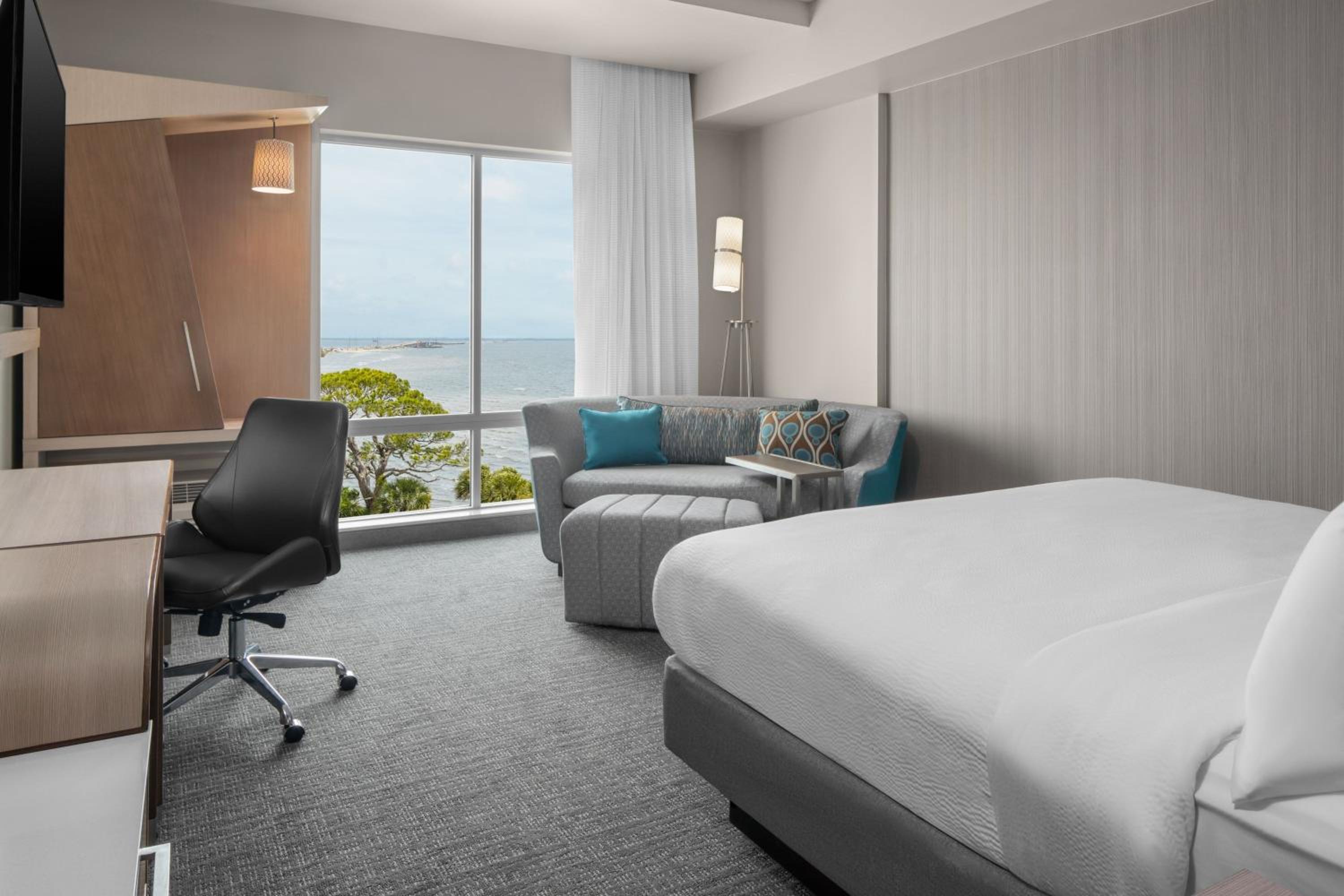 King Room with Sofa Bed and Water View - Photo 2