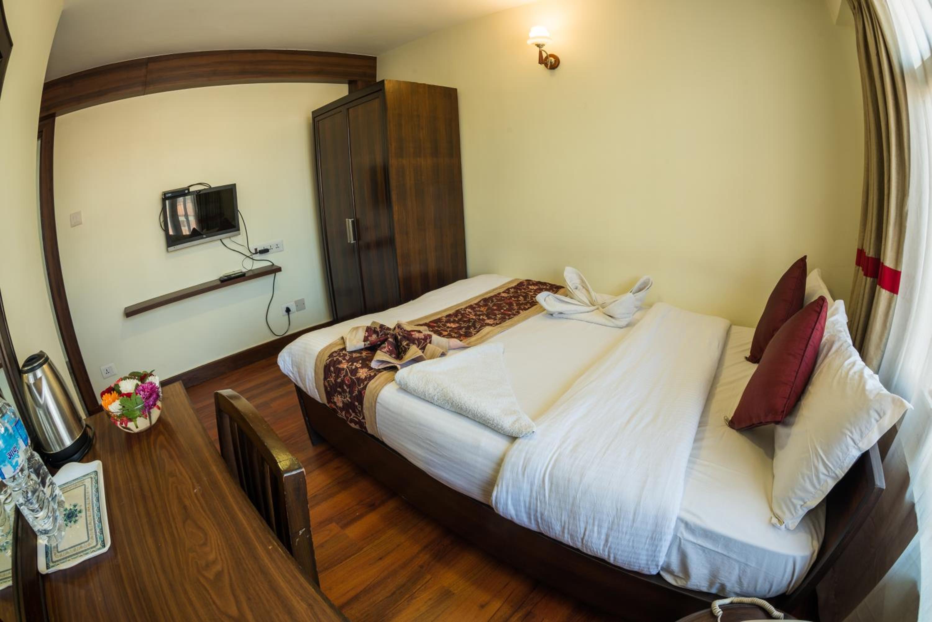Deluxe Double Room with Complimentary Airport Pickup for International Arrival photo 2