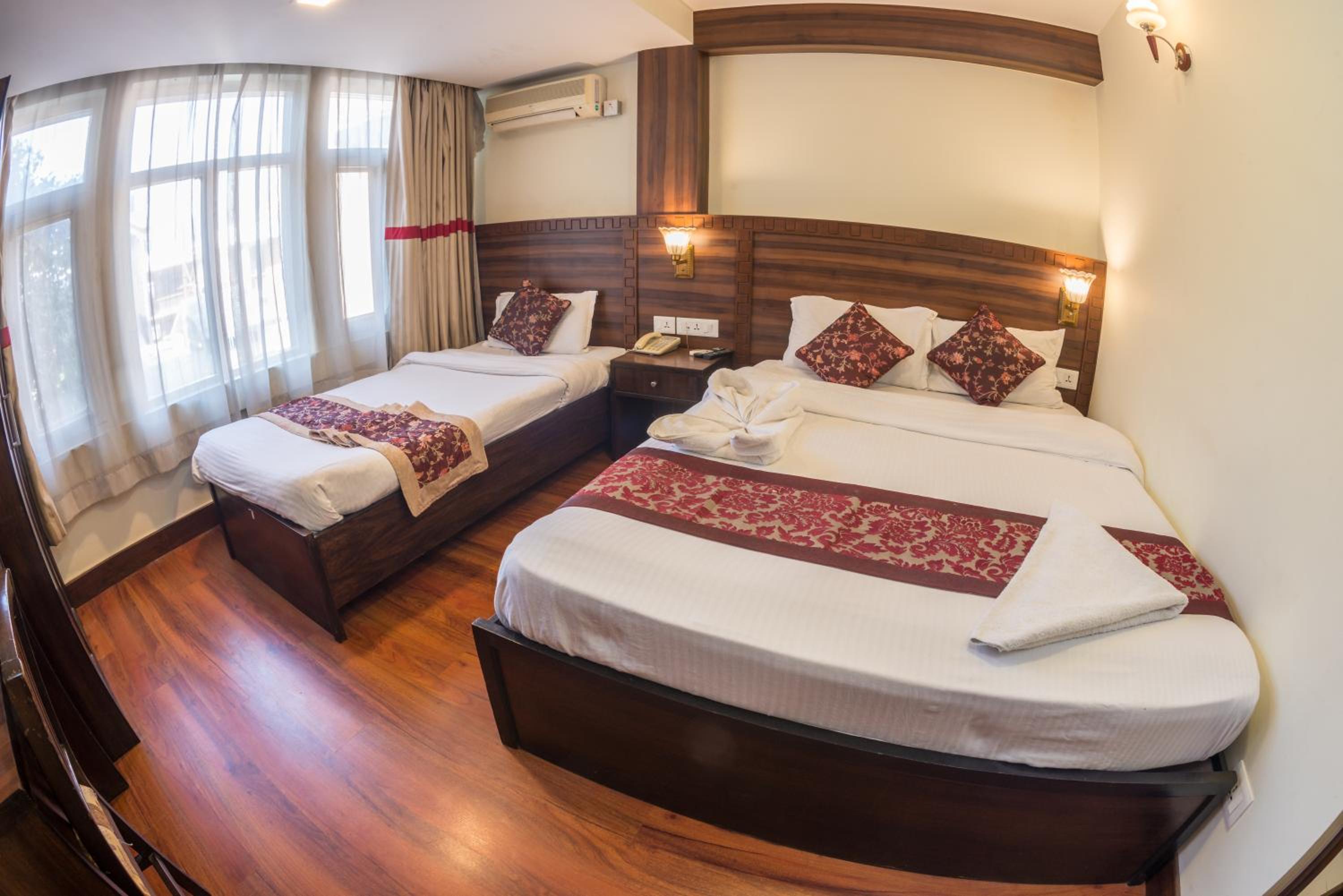 Deluxe Family Room with Complimentary Airport Pickup for International Arrival photo 3