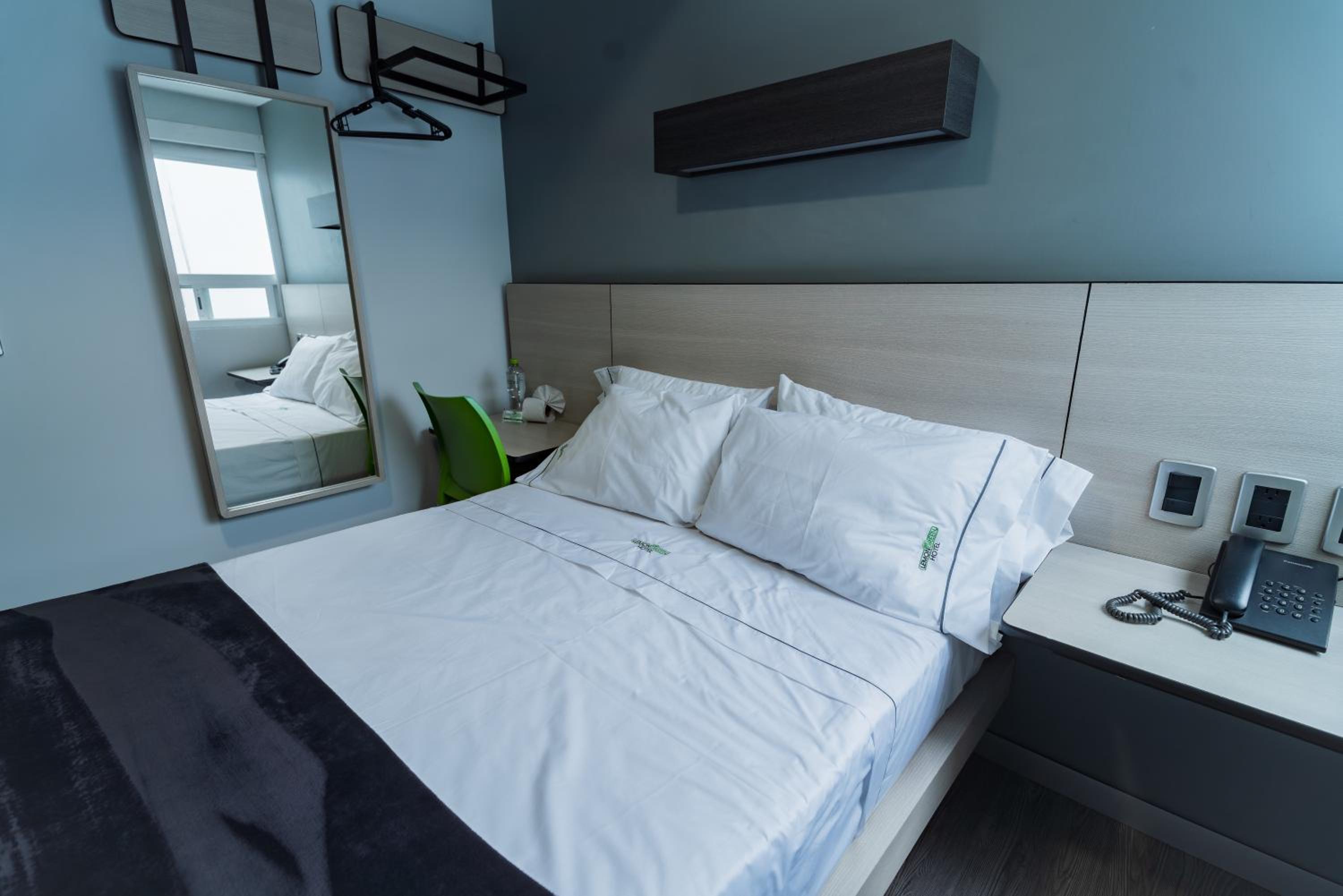 Double Room - Photo 17