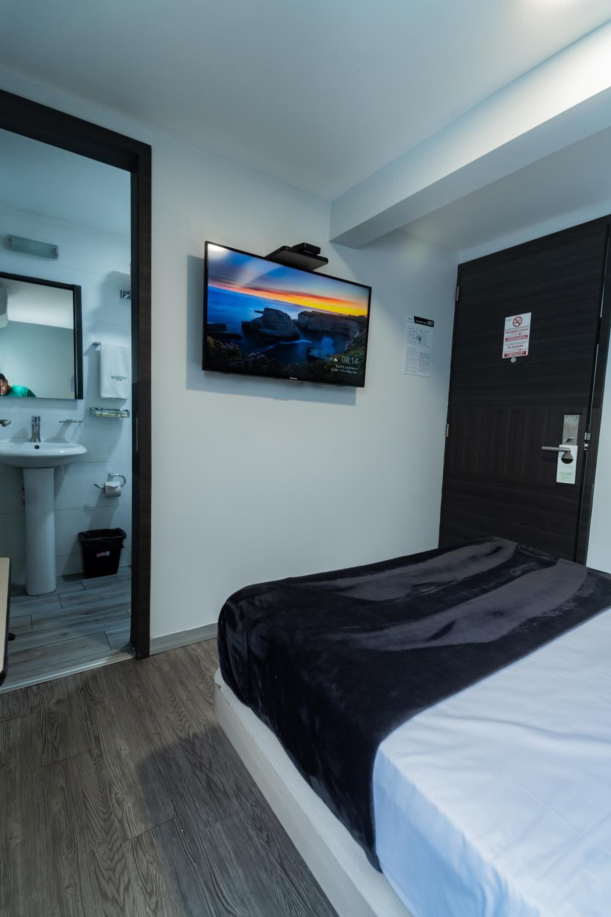 Double Room - Photo 16