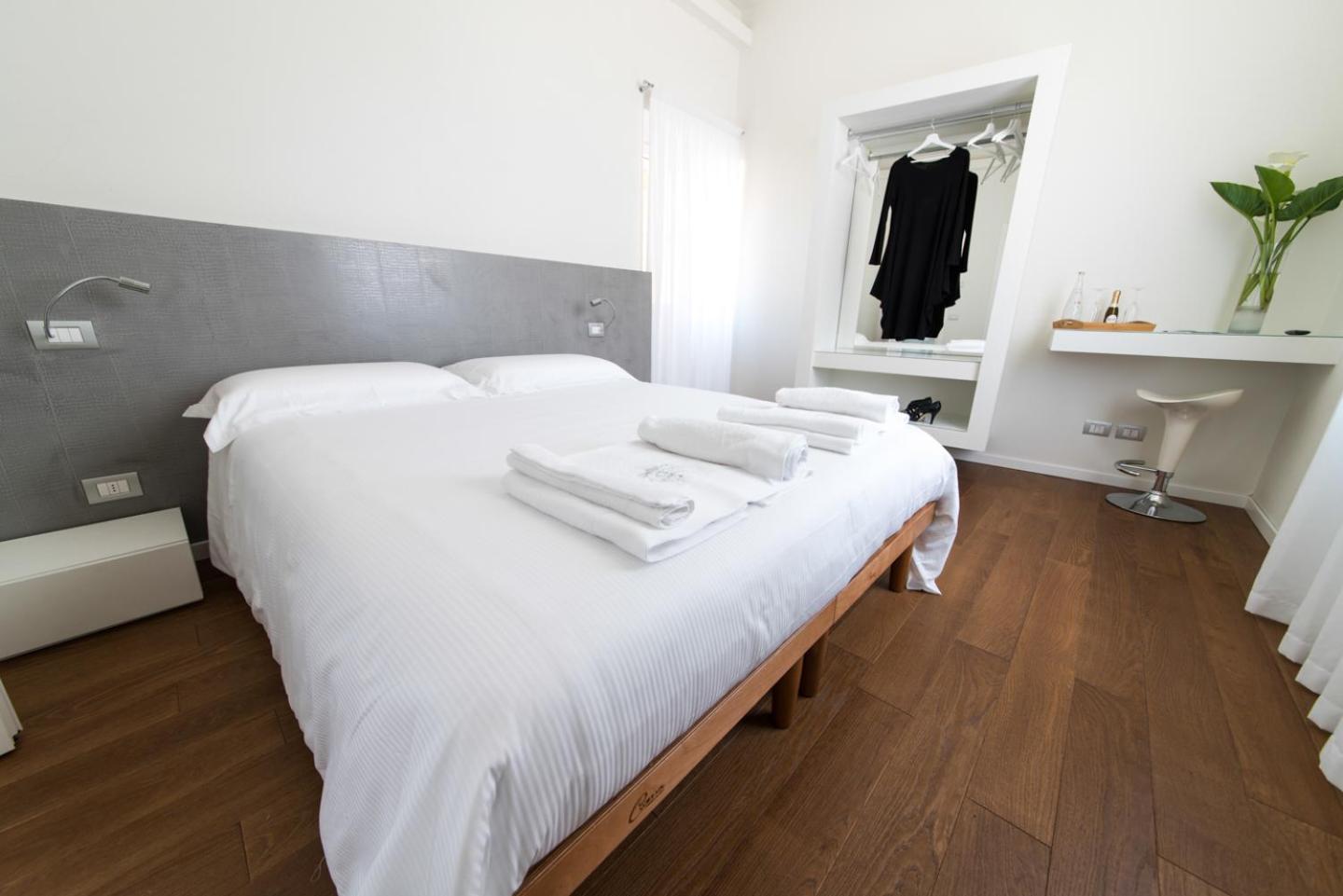 Double Room with Private Bathroom photo 1
