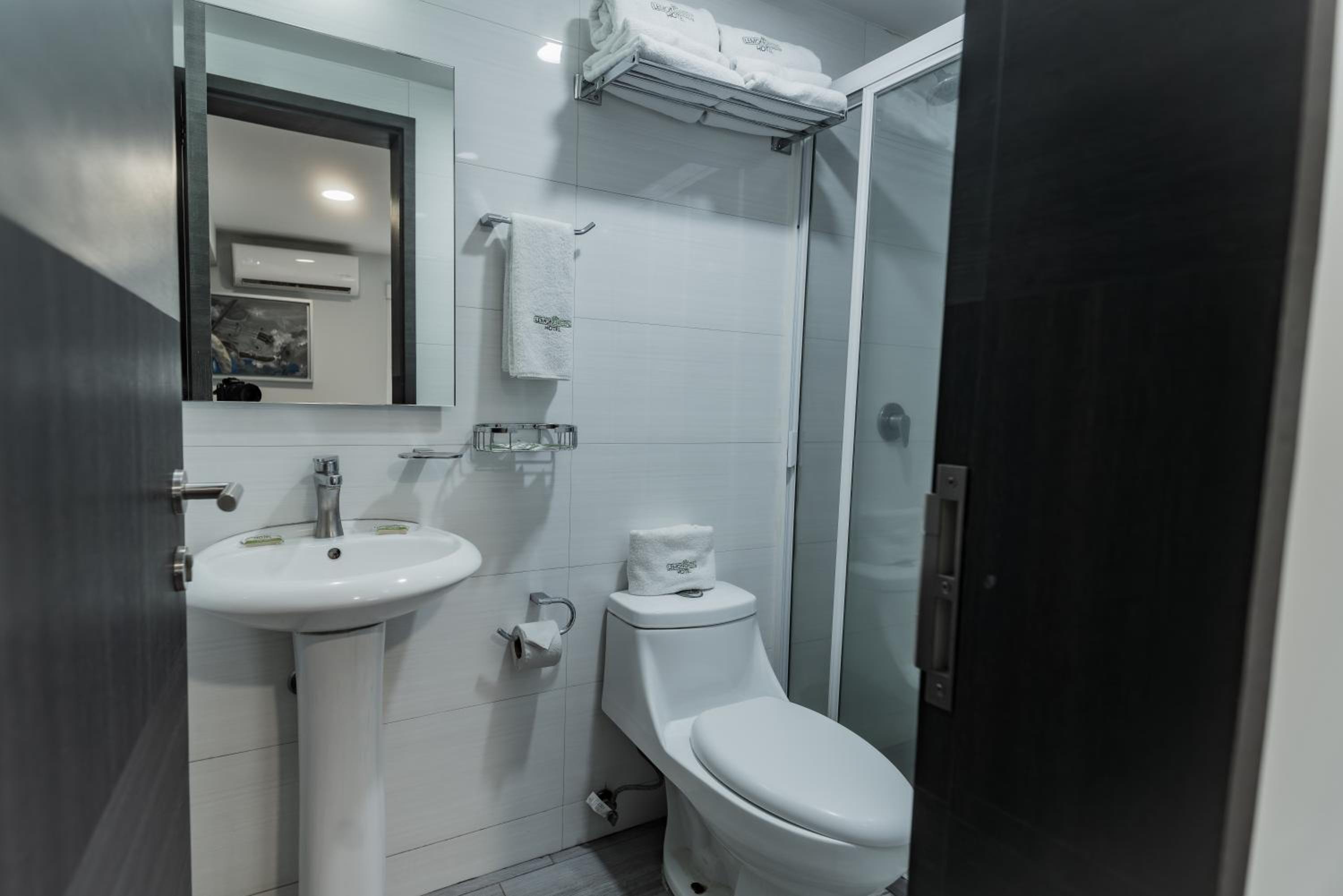 Double Room - Photo 9