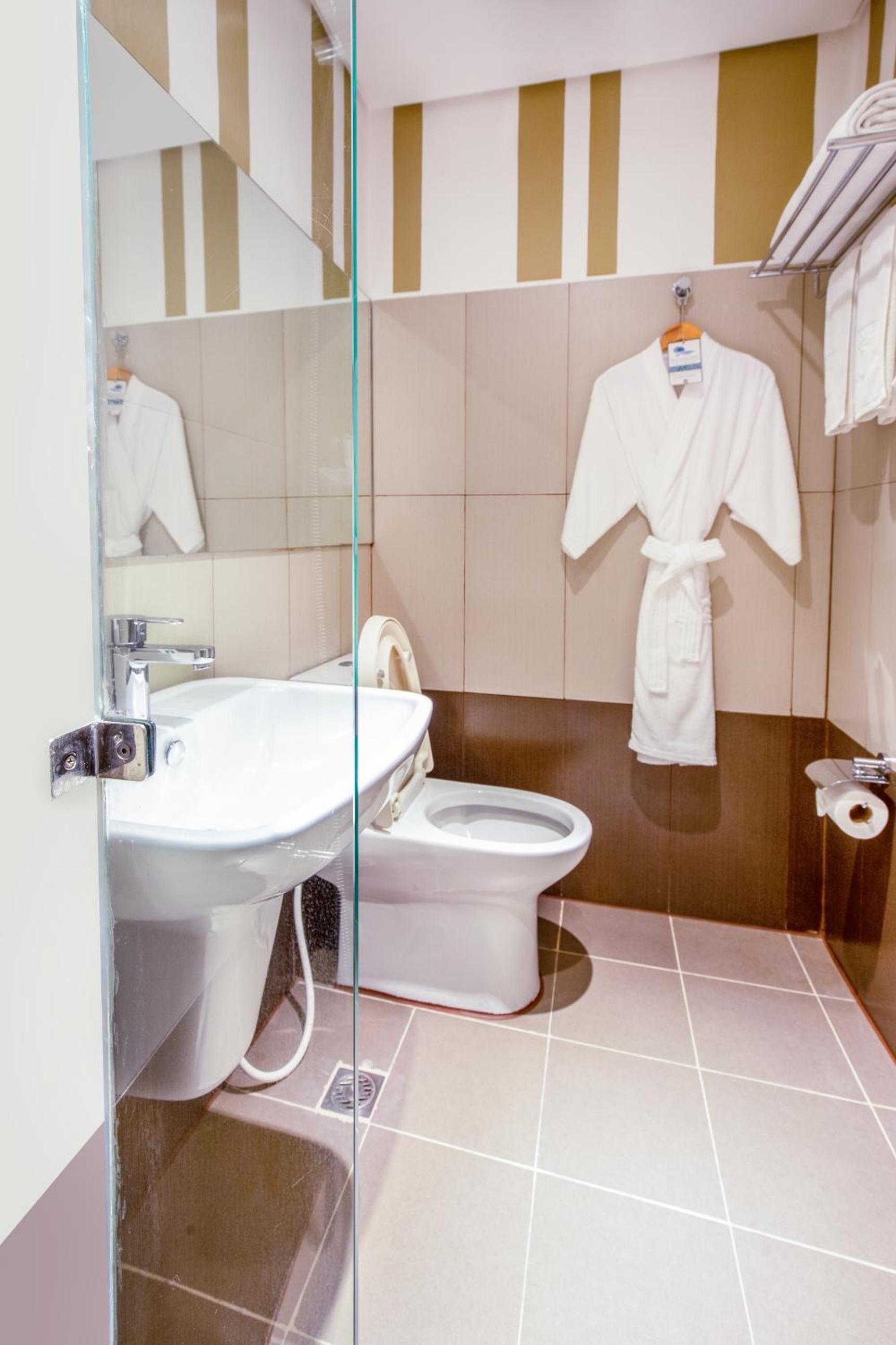 Standard Double Room - Photo 22