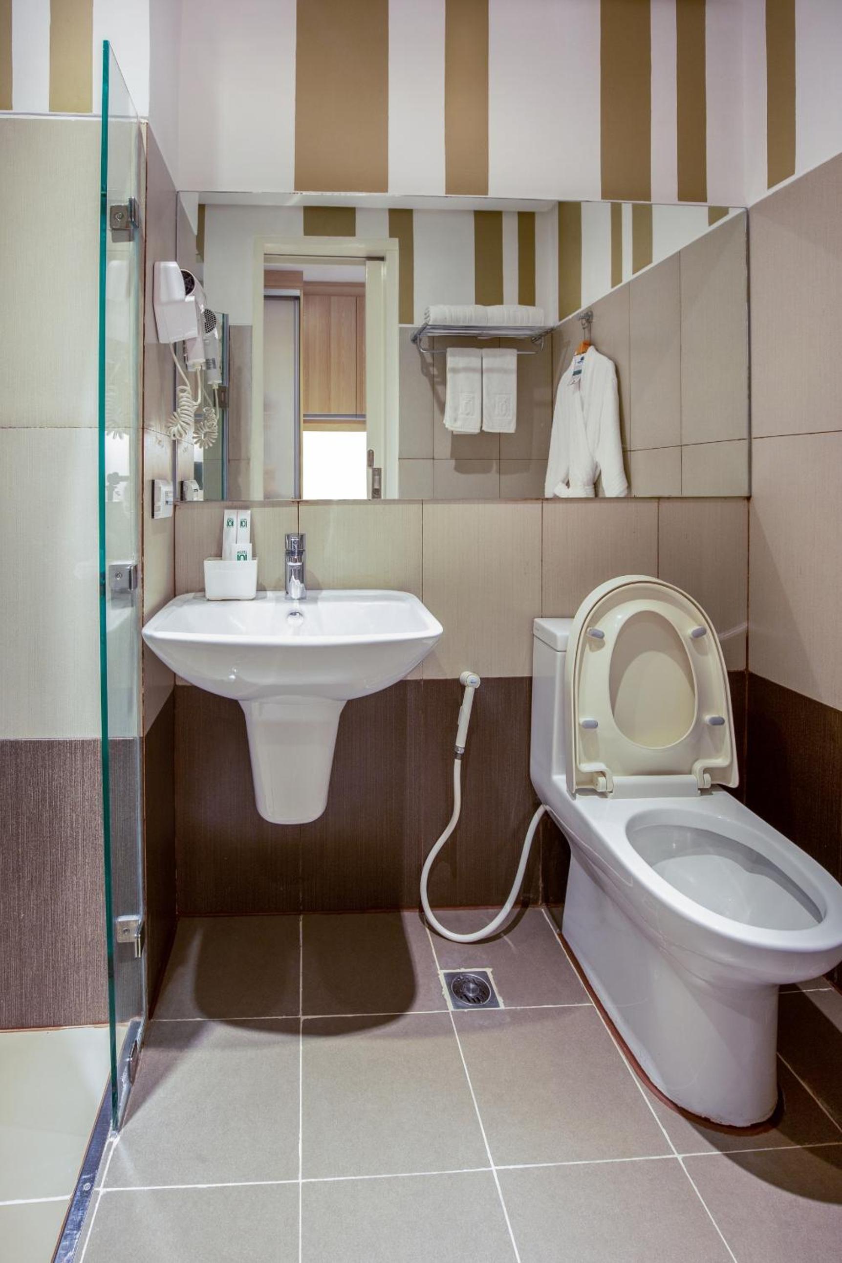 Standard Double Room - Photo 20