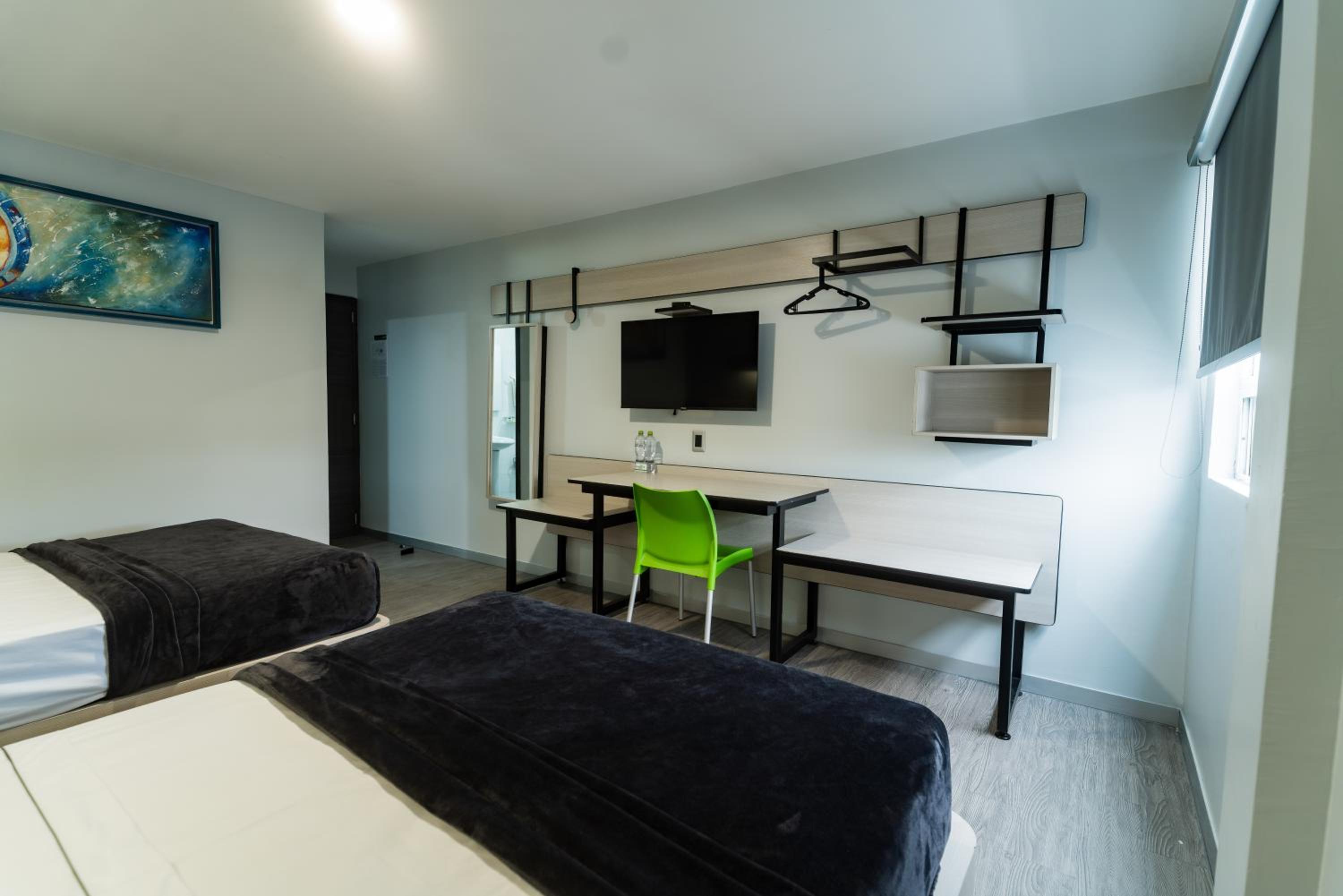 Twin Room - Photo 19