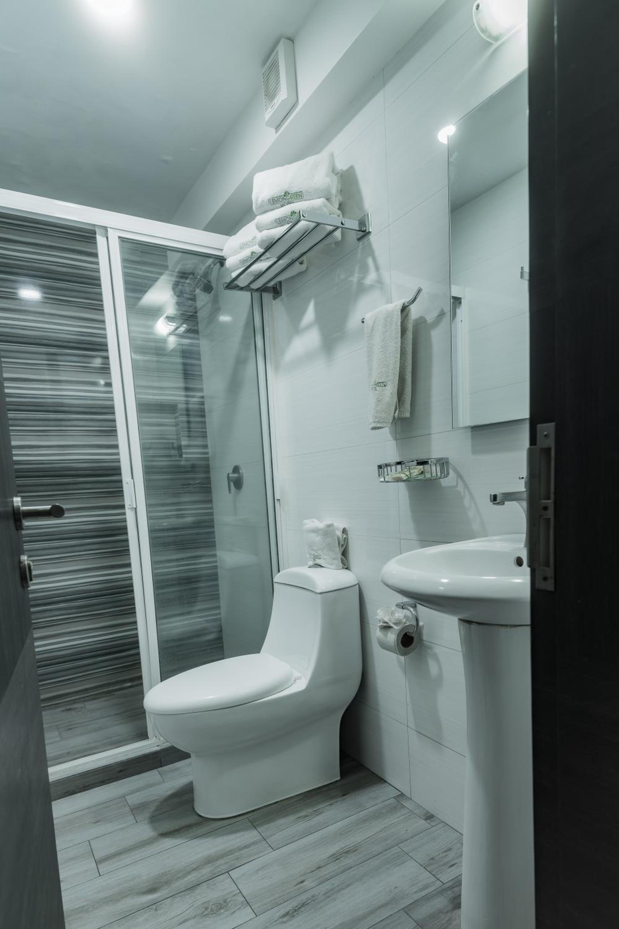 Twin Room - Photo 17