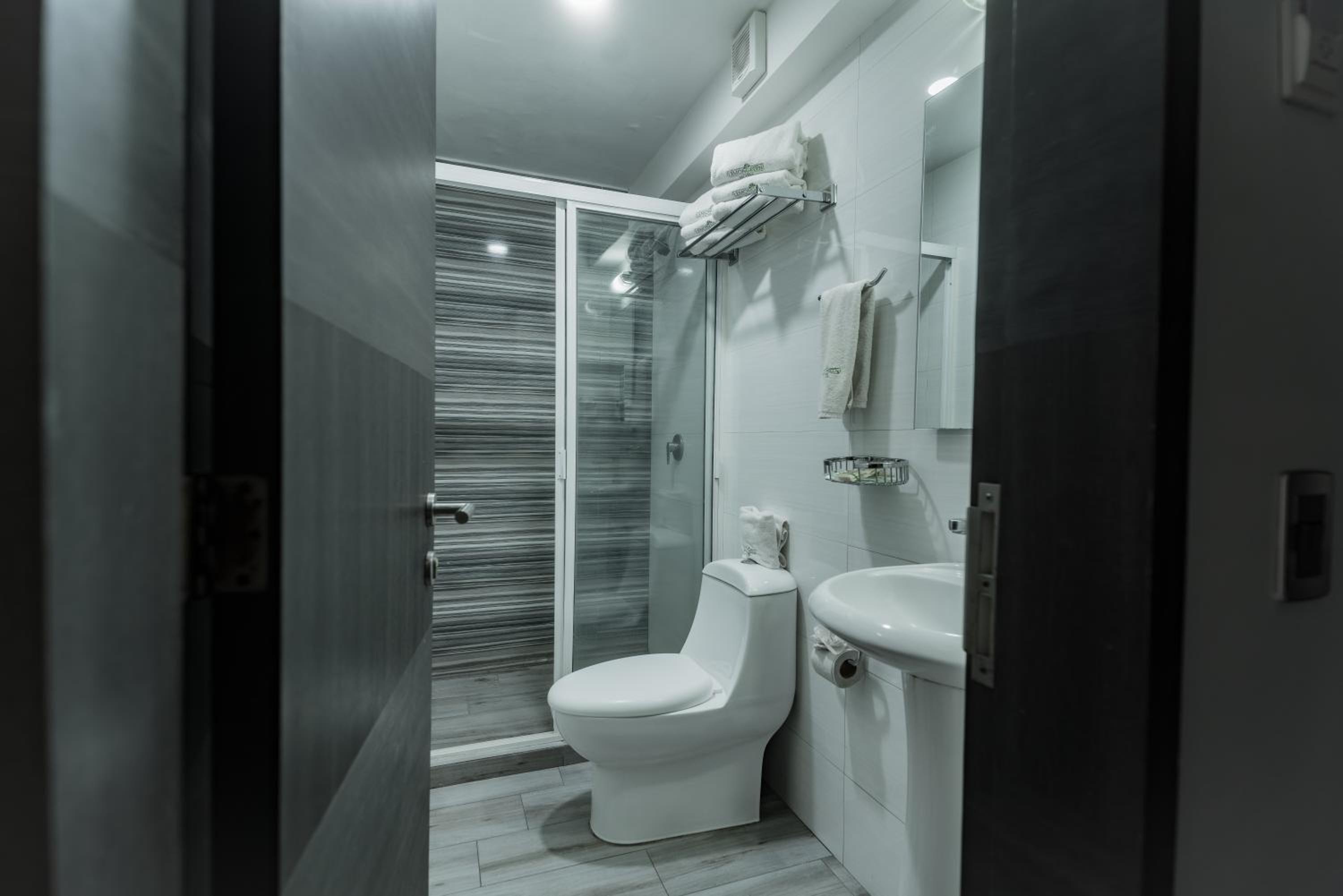 Twin Room - Photo 16