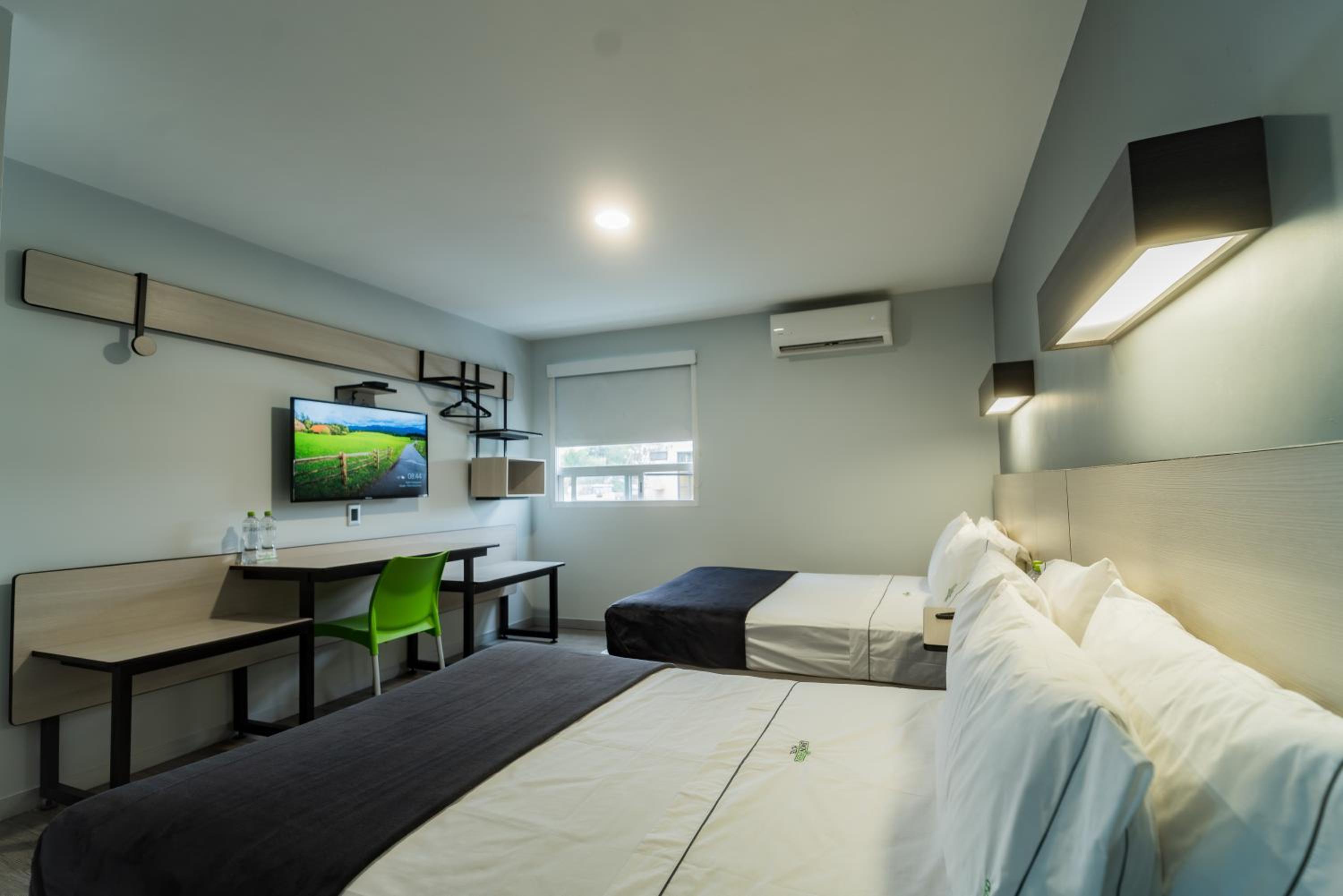 Twin Room - Photo 13