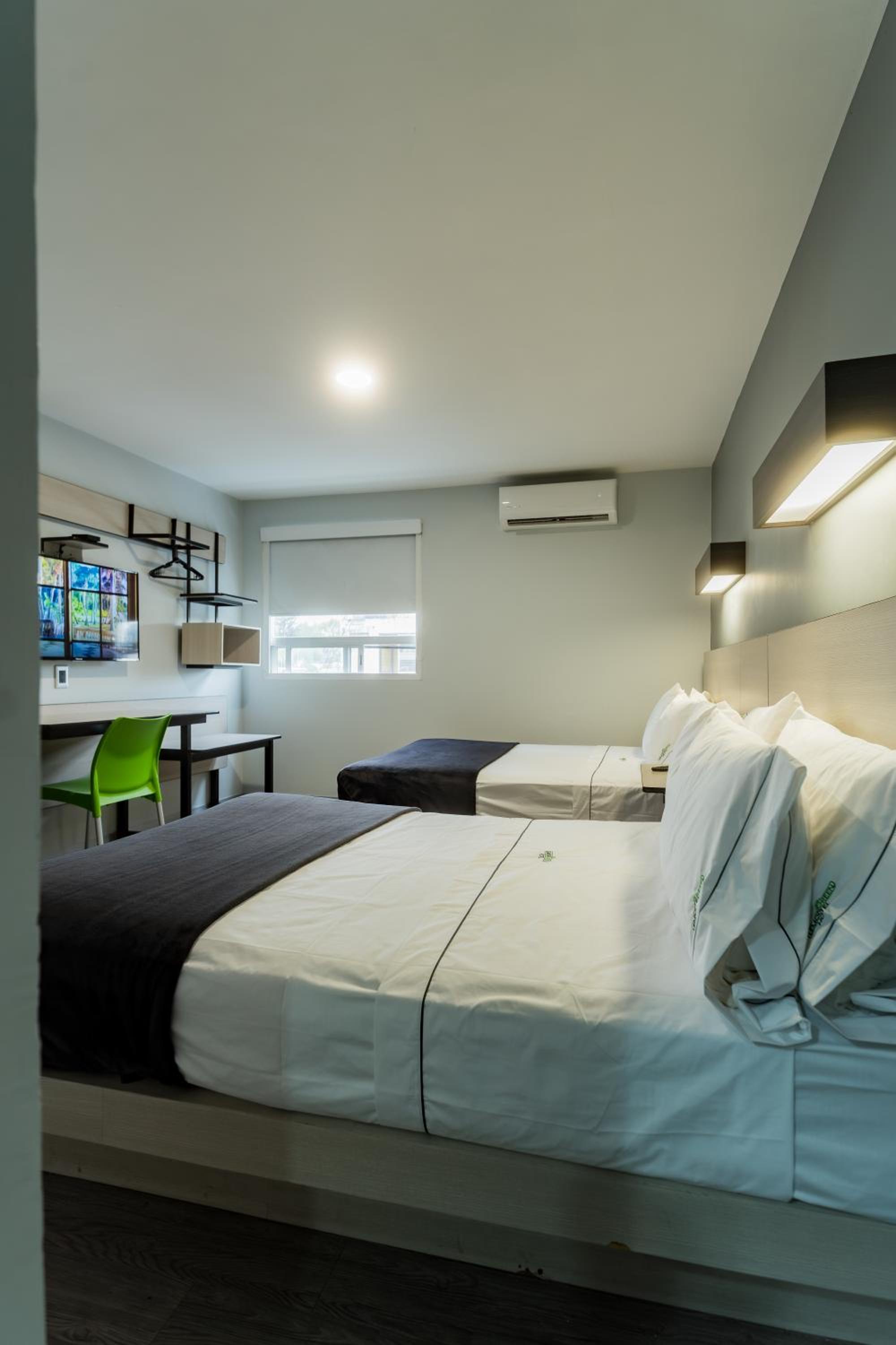 Twin Room - Photo 12