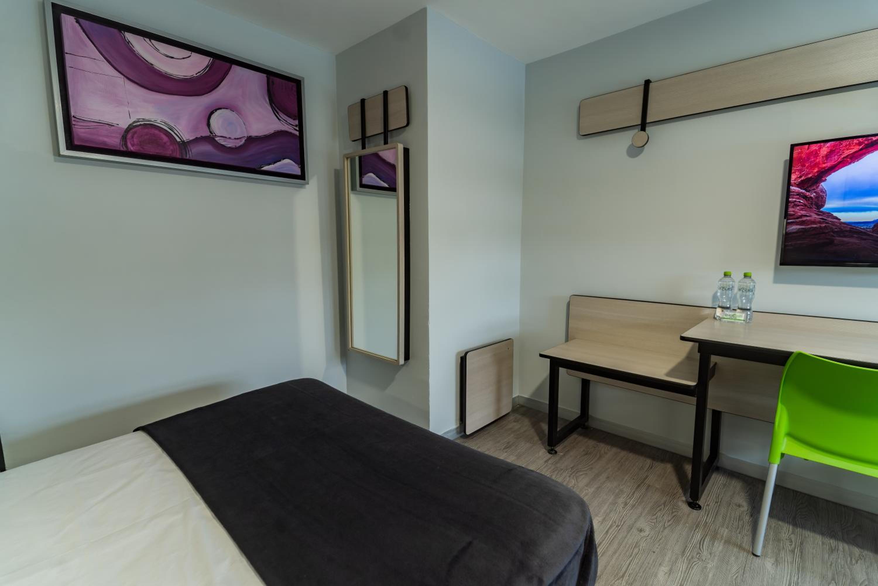 Twin Room - Photo 7