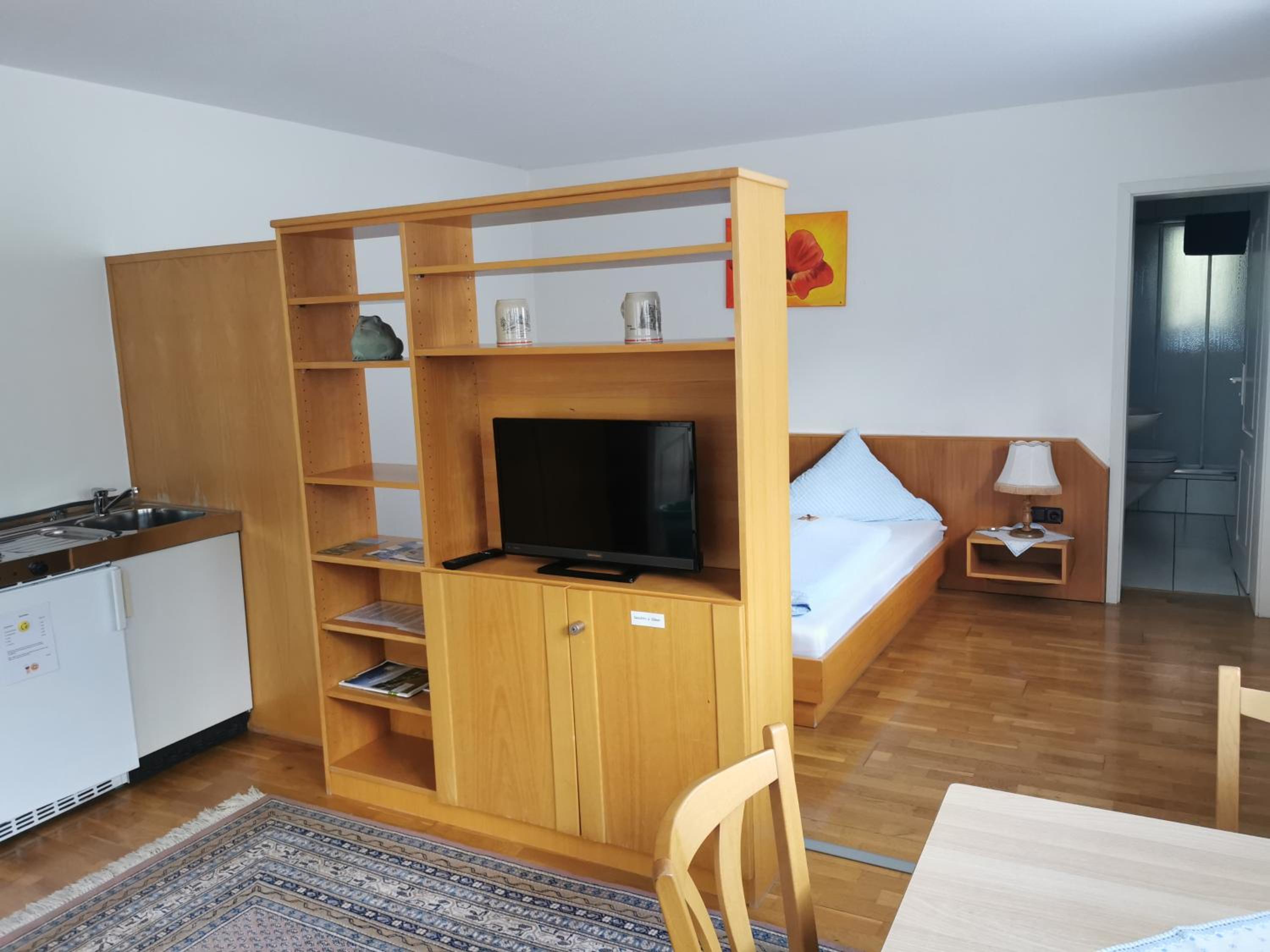 One-Bedroom Apartment photo 1