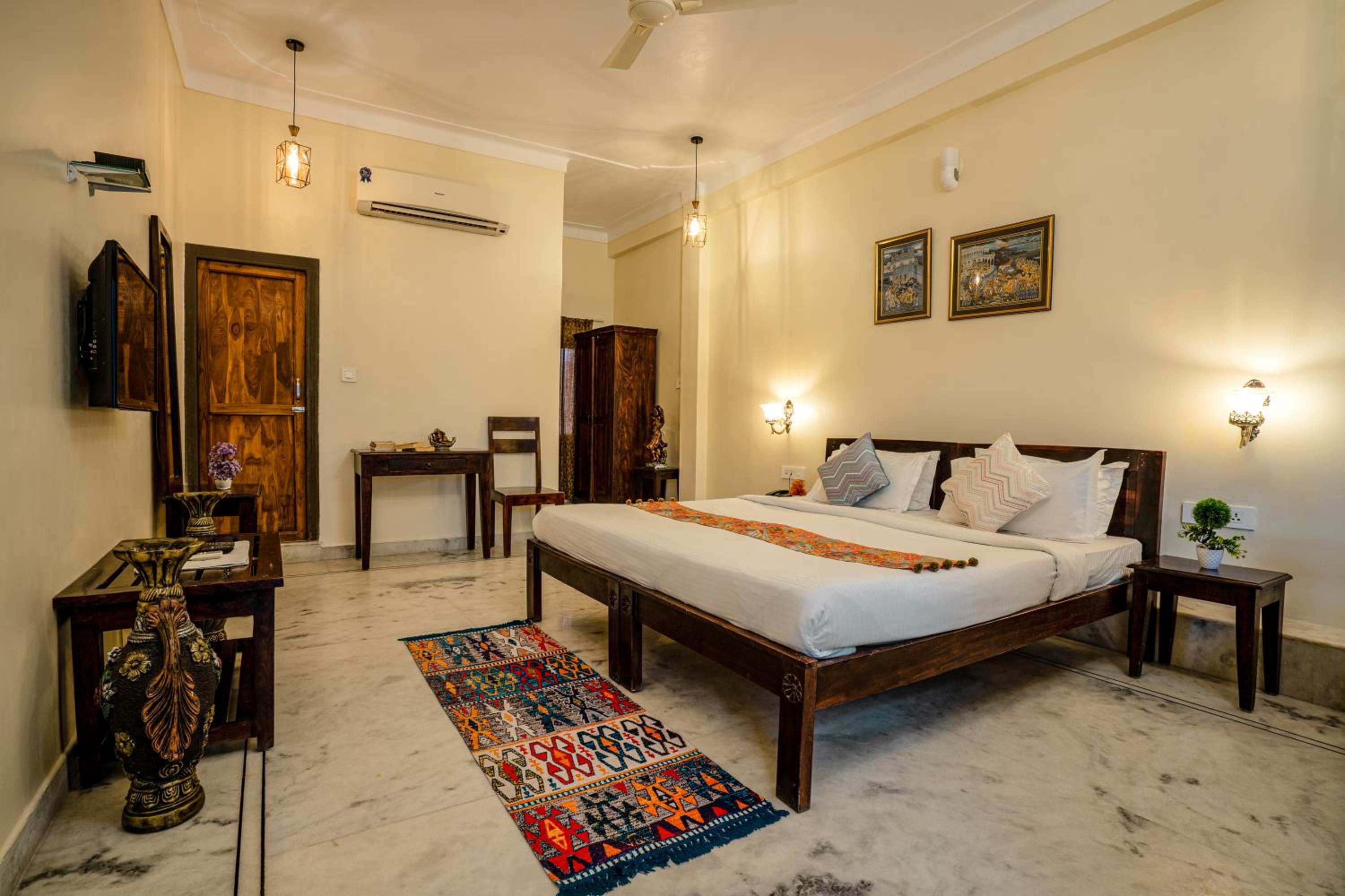 Deluxe Room - Photo 21