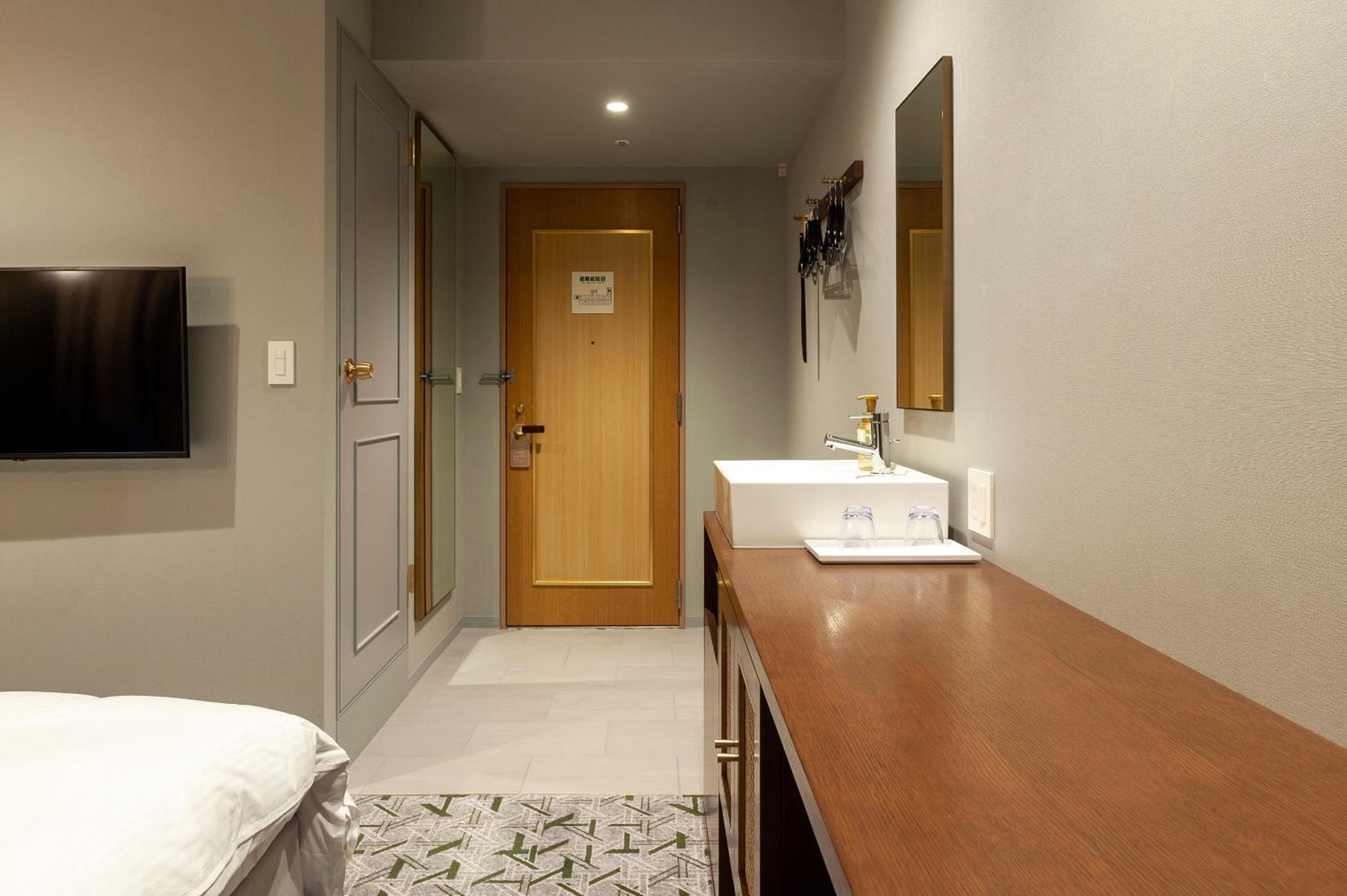Designer's Double Room - Non-Smoking photo 2