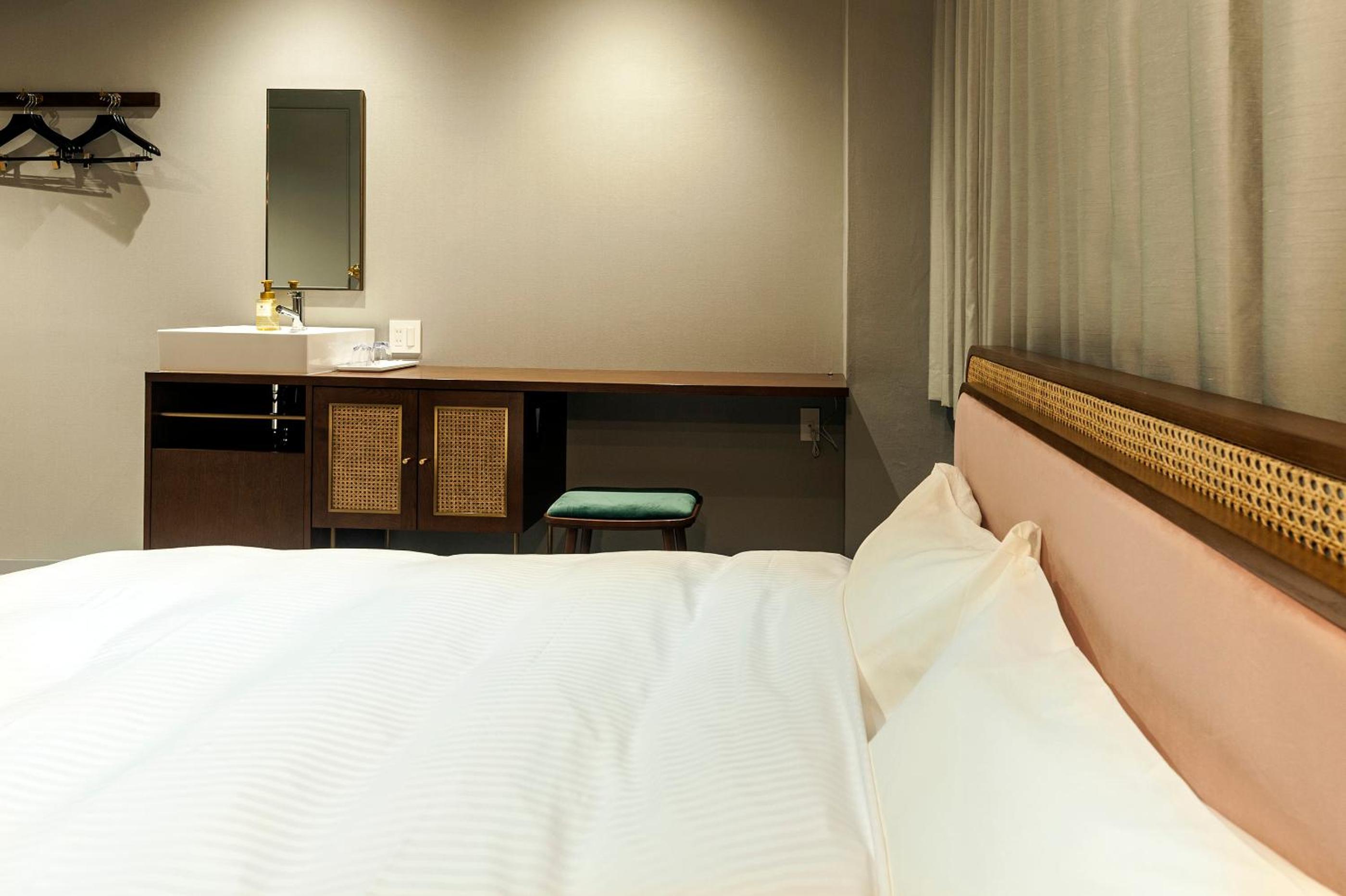 Designer's Double Room - Non-Smoking photo 3