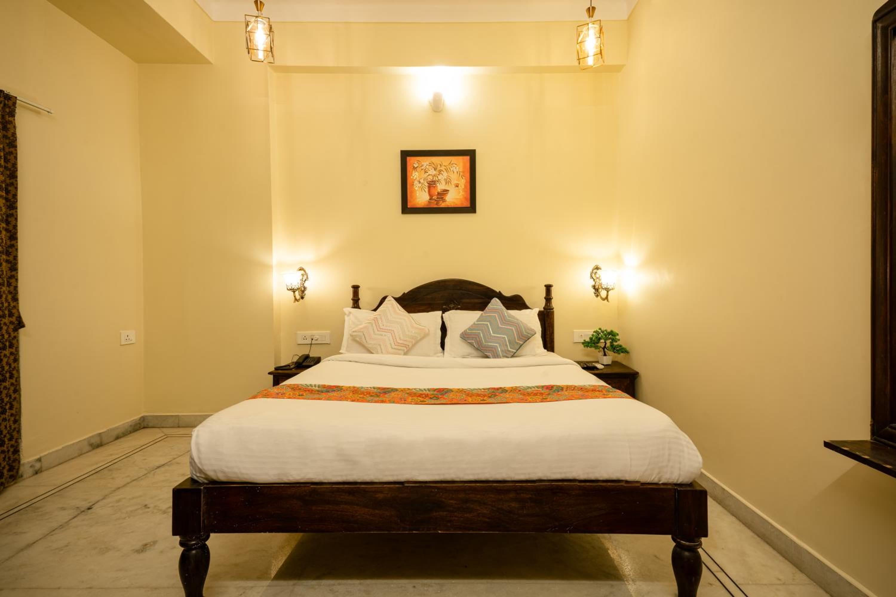 Deluxe Room - Photo 12
