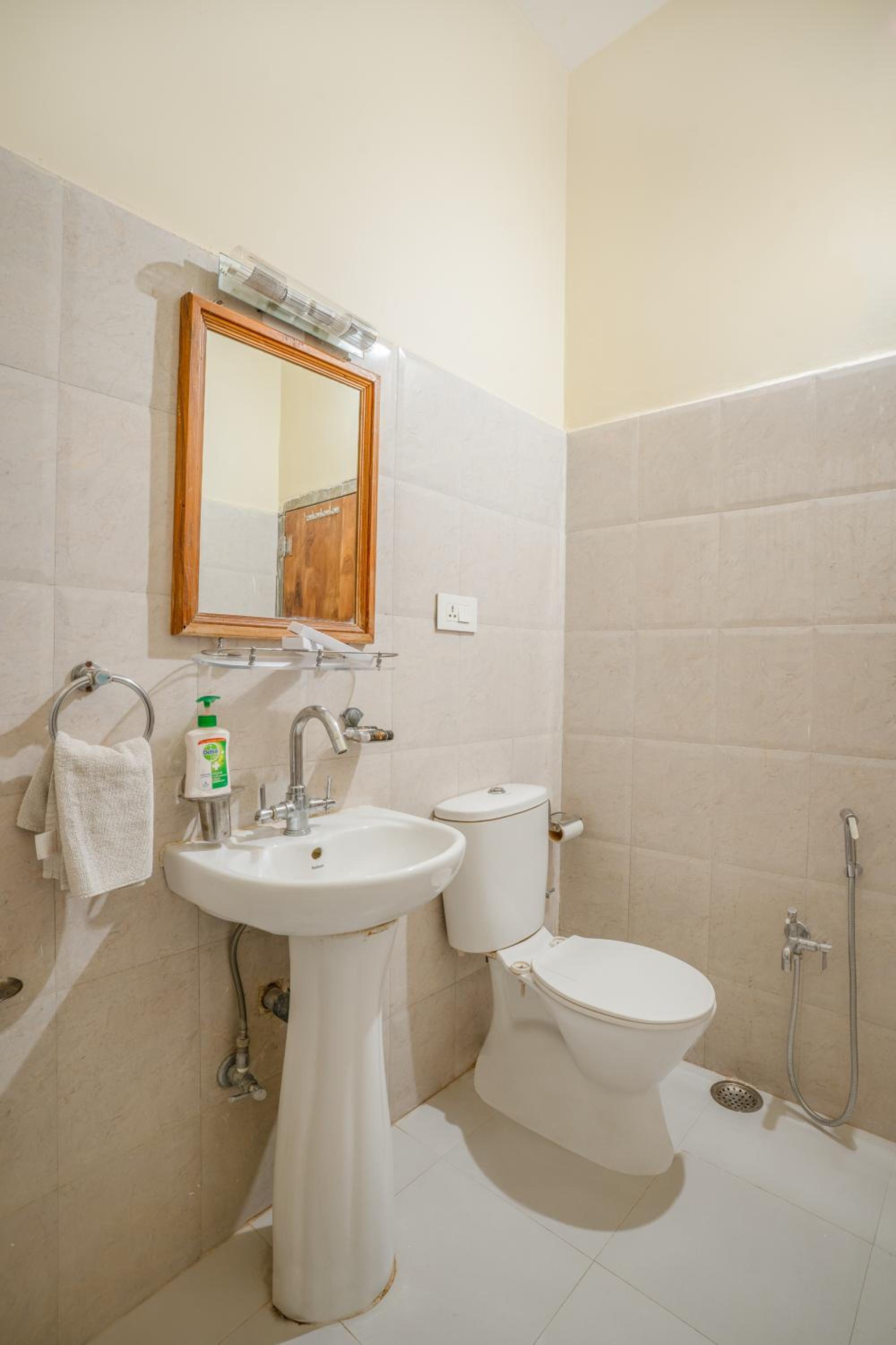Deluxe Room - Photo 11