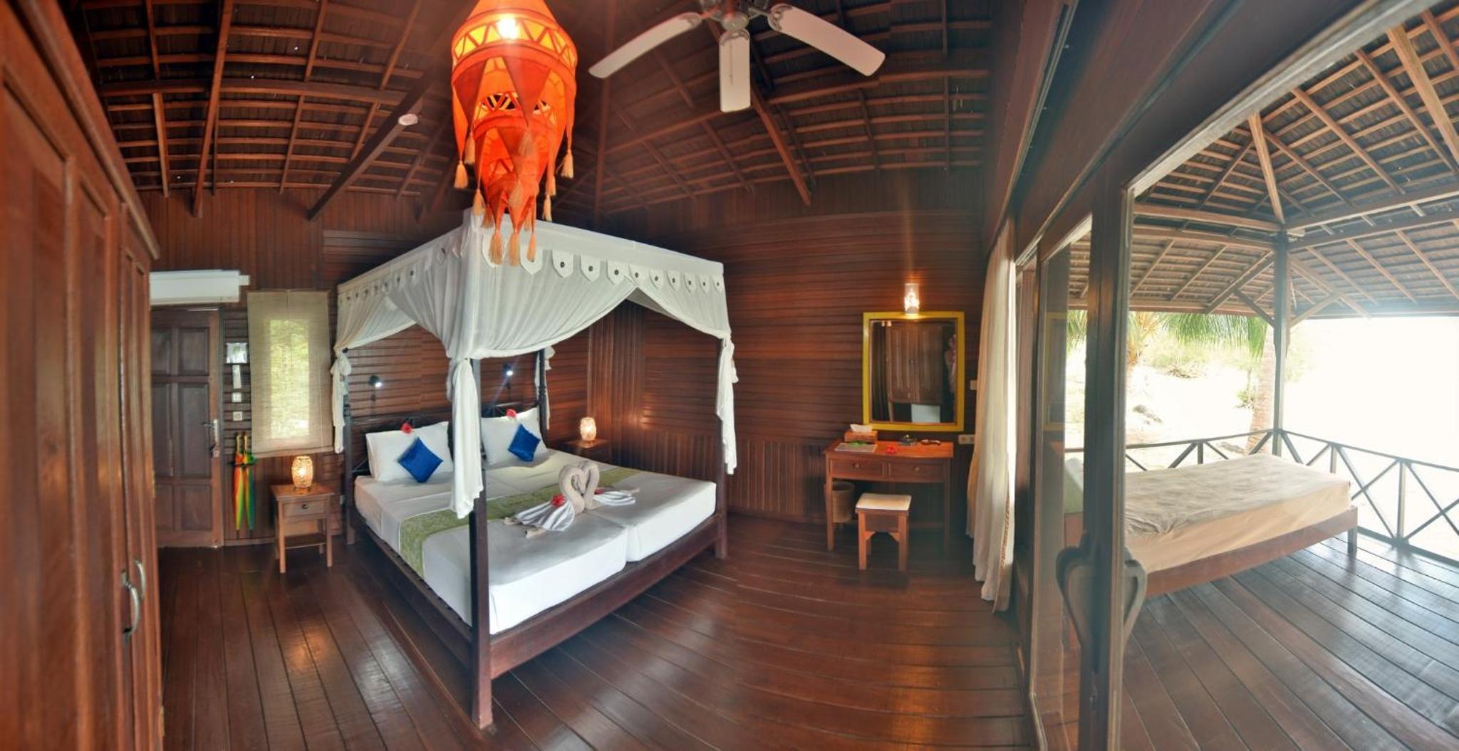 Deluxe Double Room with Balcony and Sea View photo 3