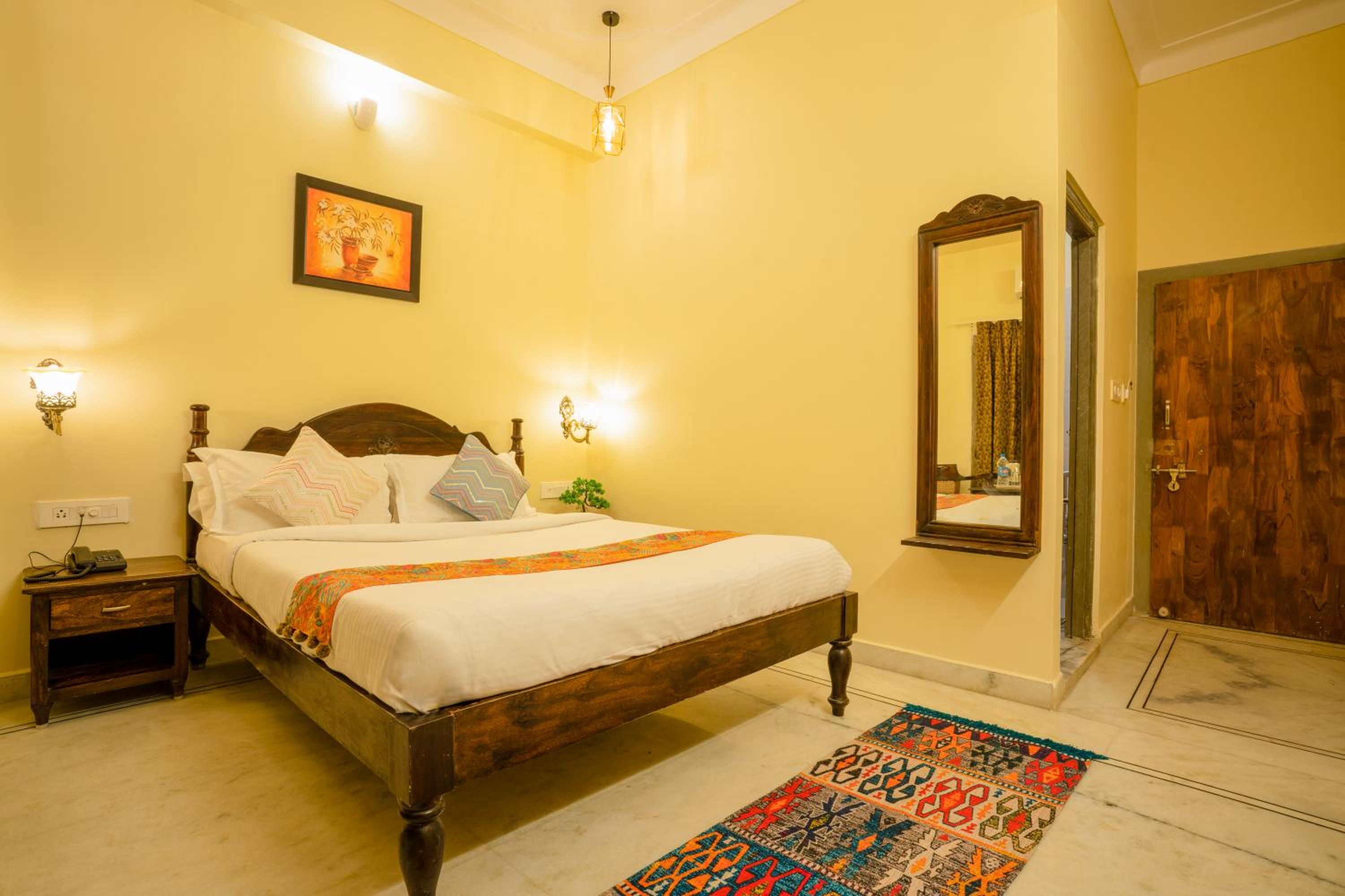 Deluxe Room - Photo 13