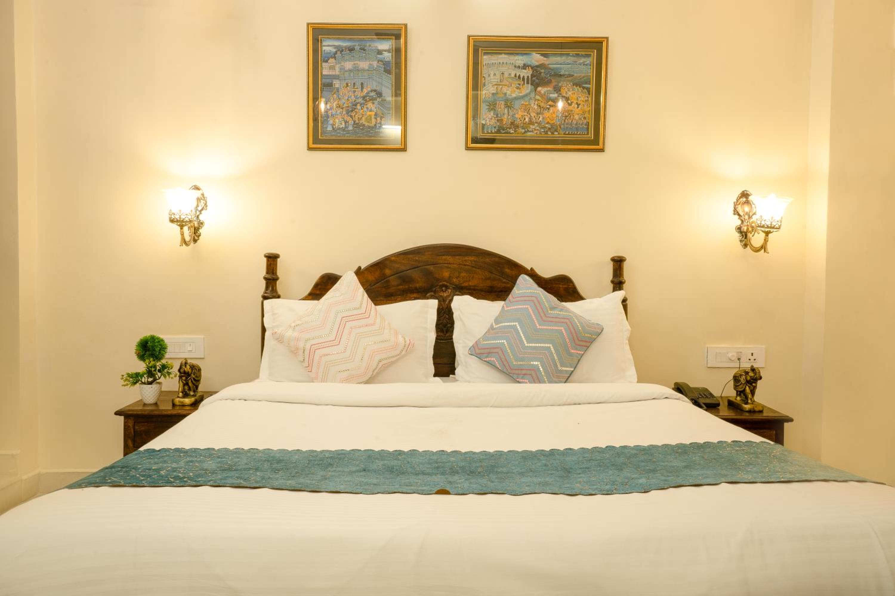 Deluxe Room - Photo 5