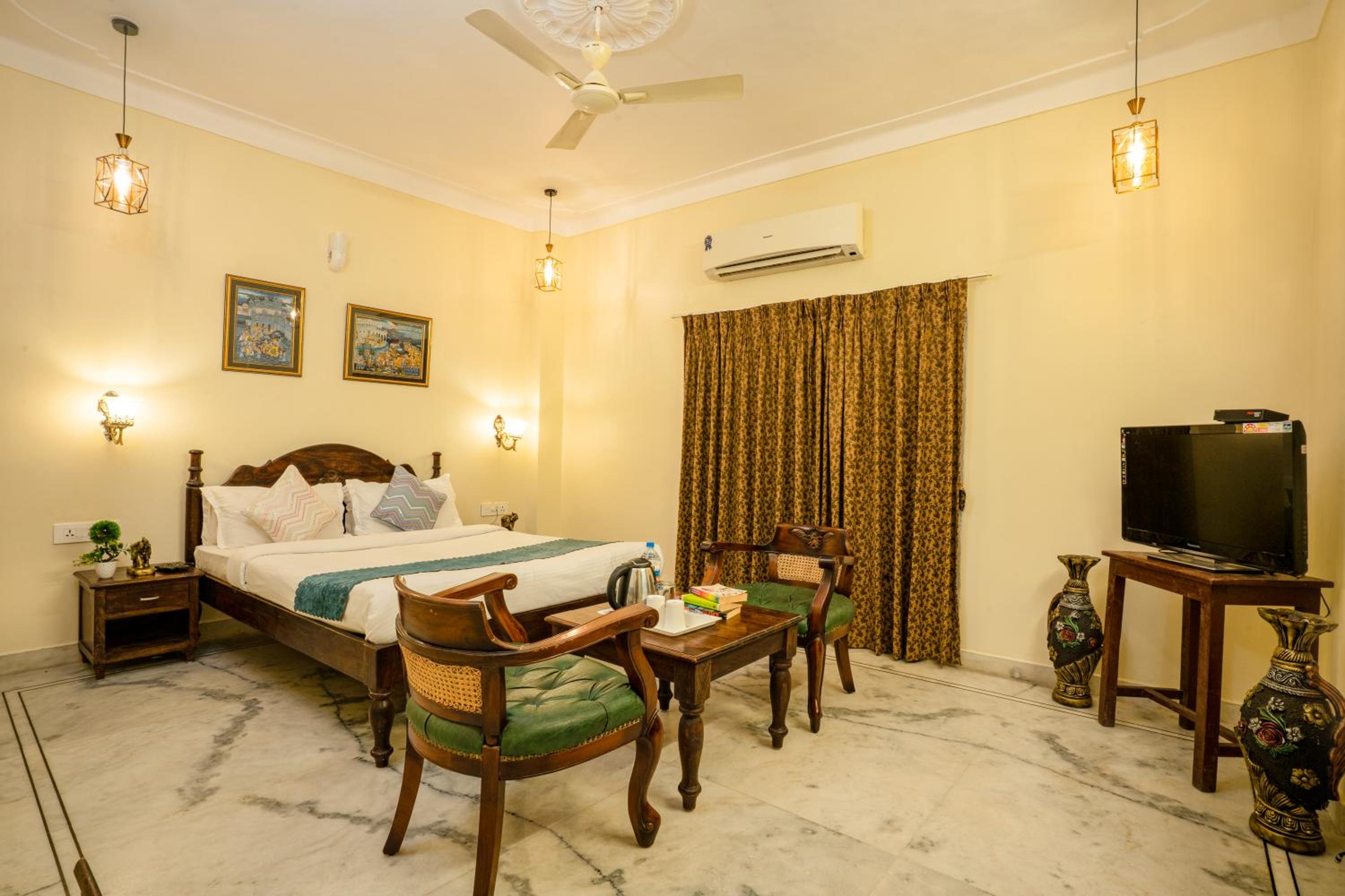 Deluxe Room - Photo 19