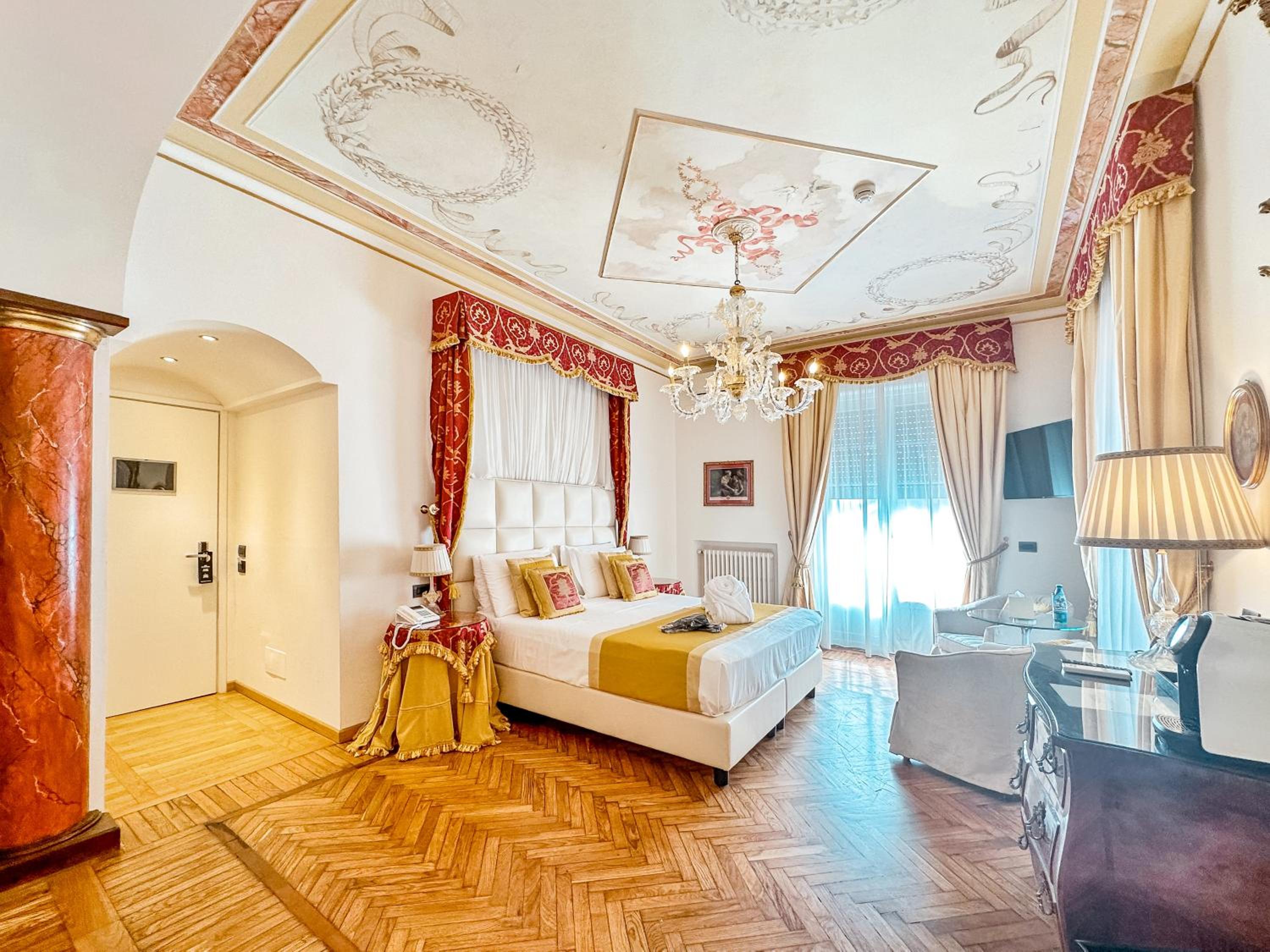 Junior Suite - Photo 1