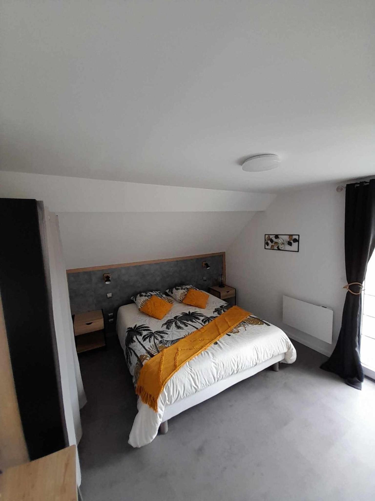 Deluxe Double Room with Shower - Photo 1