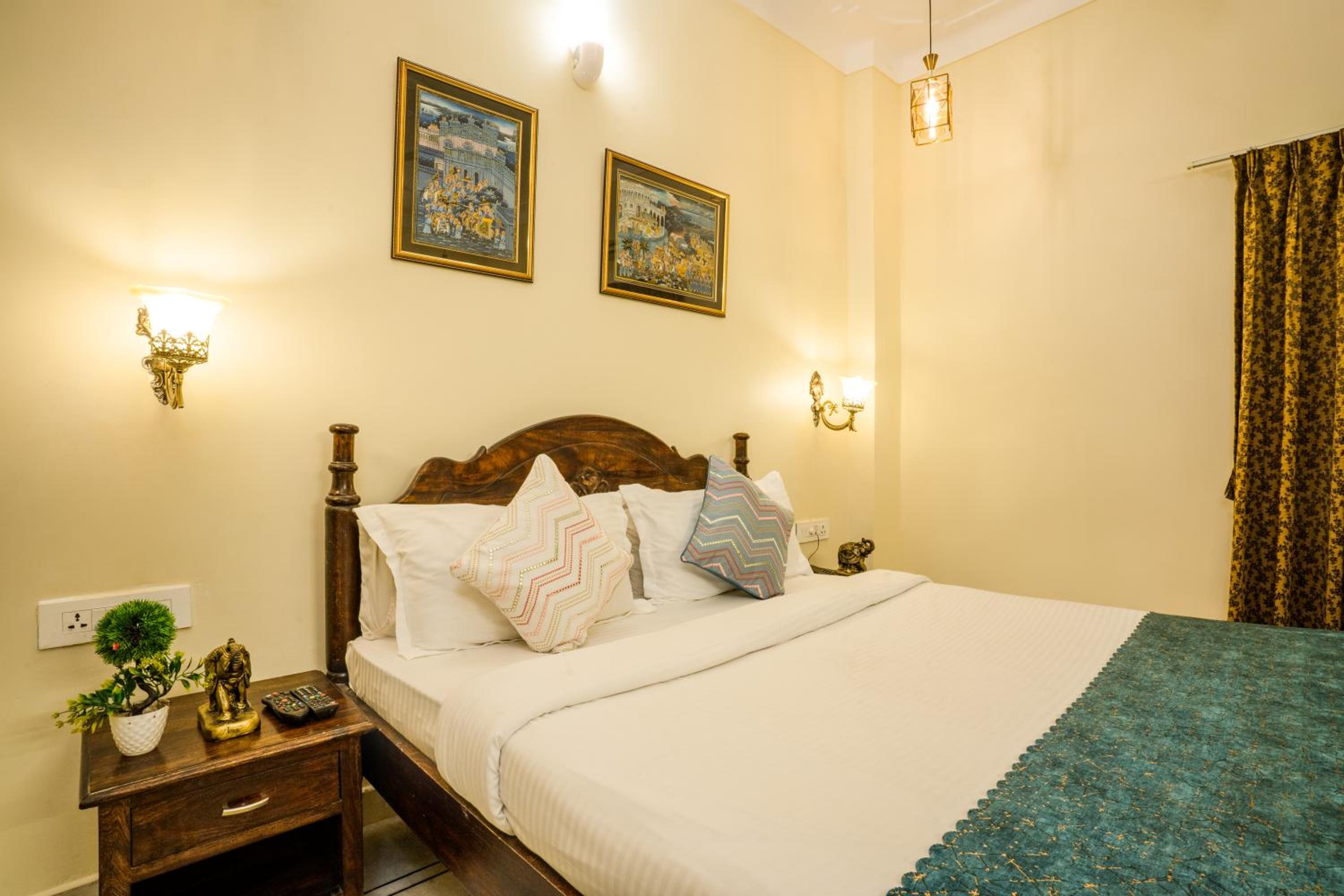 Deluxe Room - Photo 3