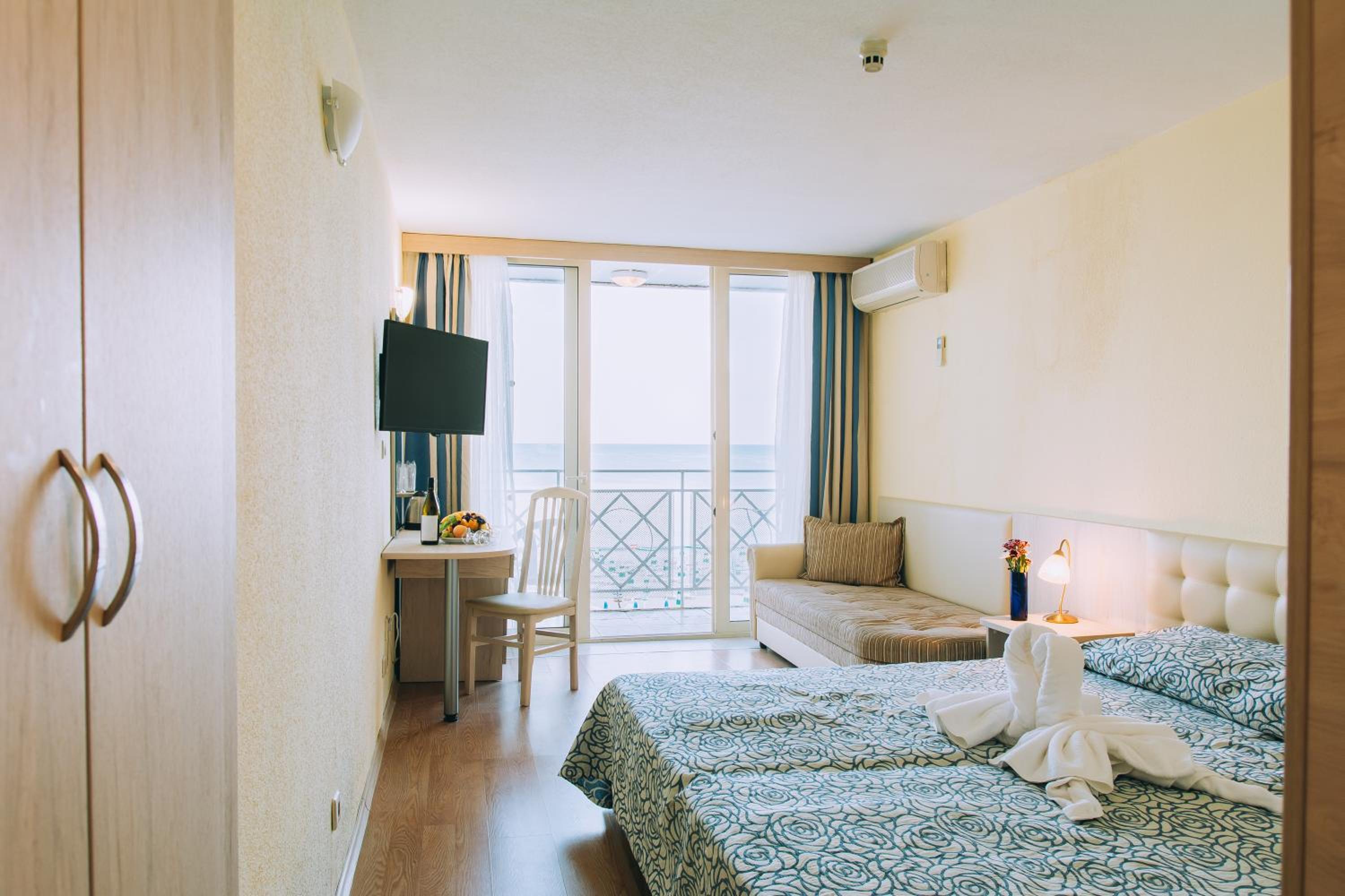 Twin Room with Sea View photo 1