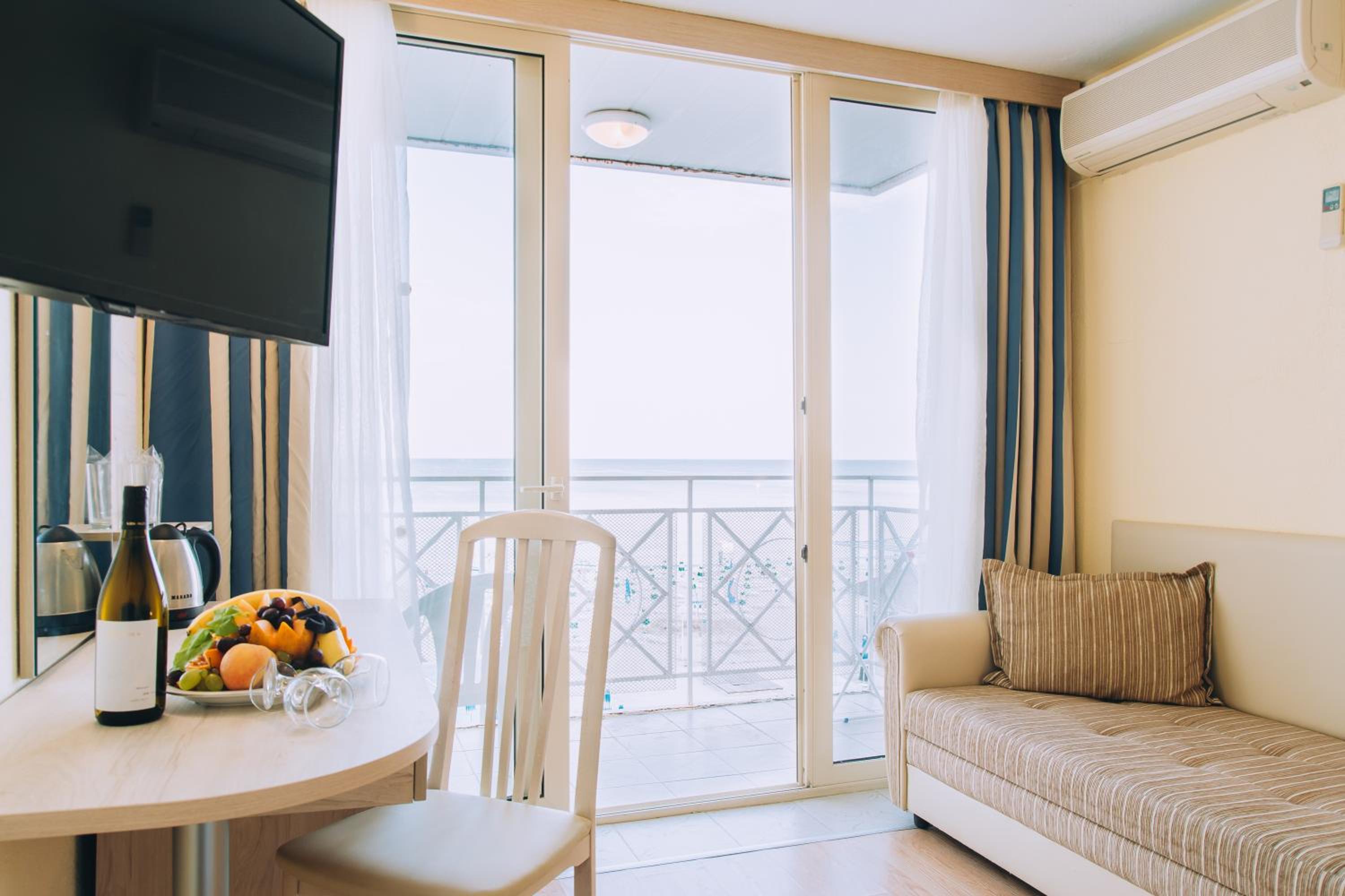 Twin Room with Sea View photo 2