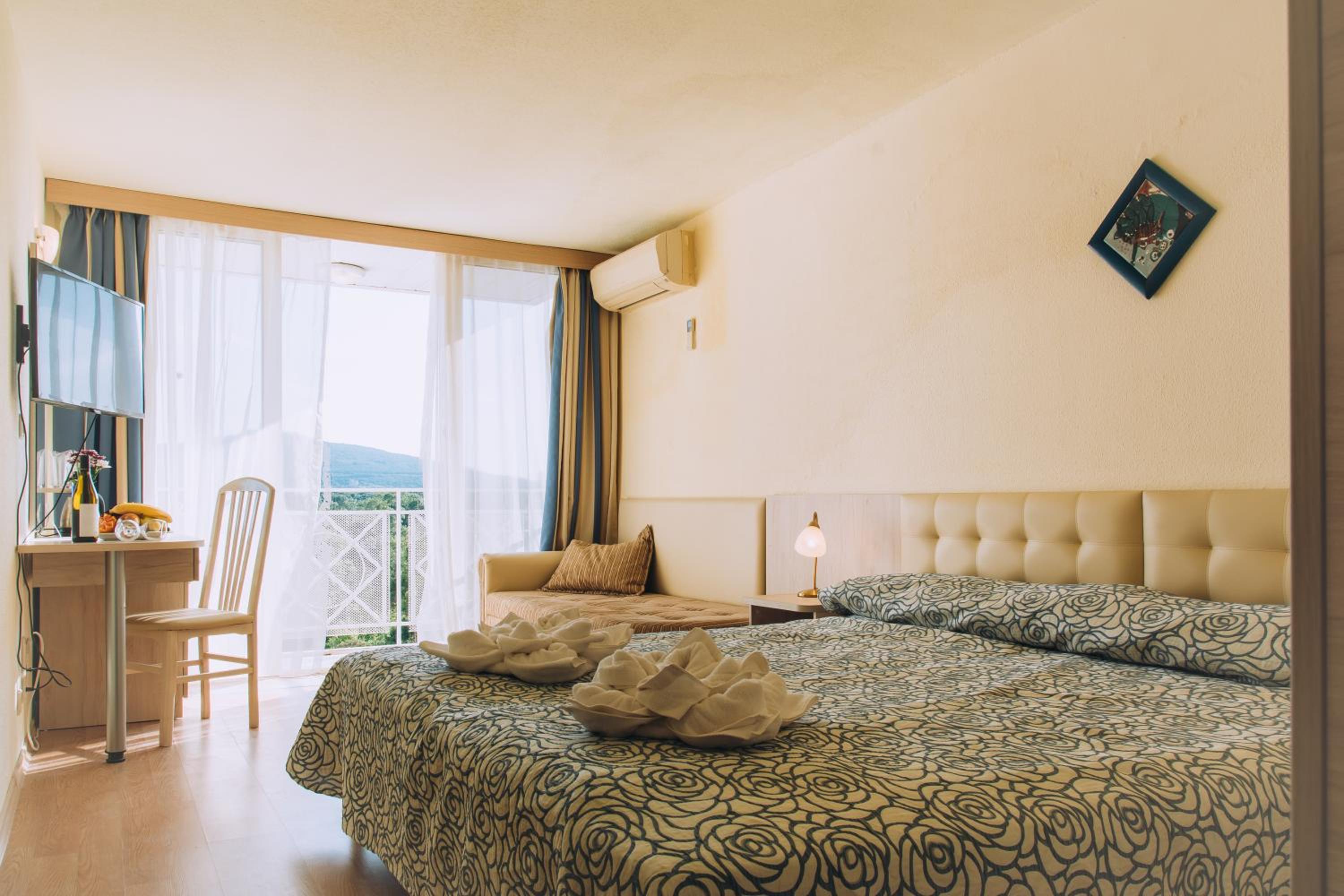 Twin Room with Park View photo 1