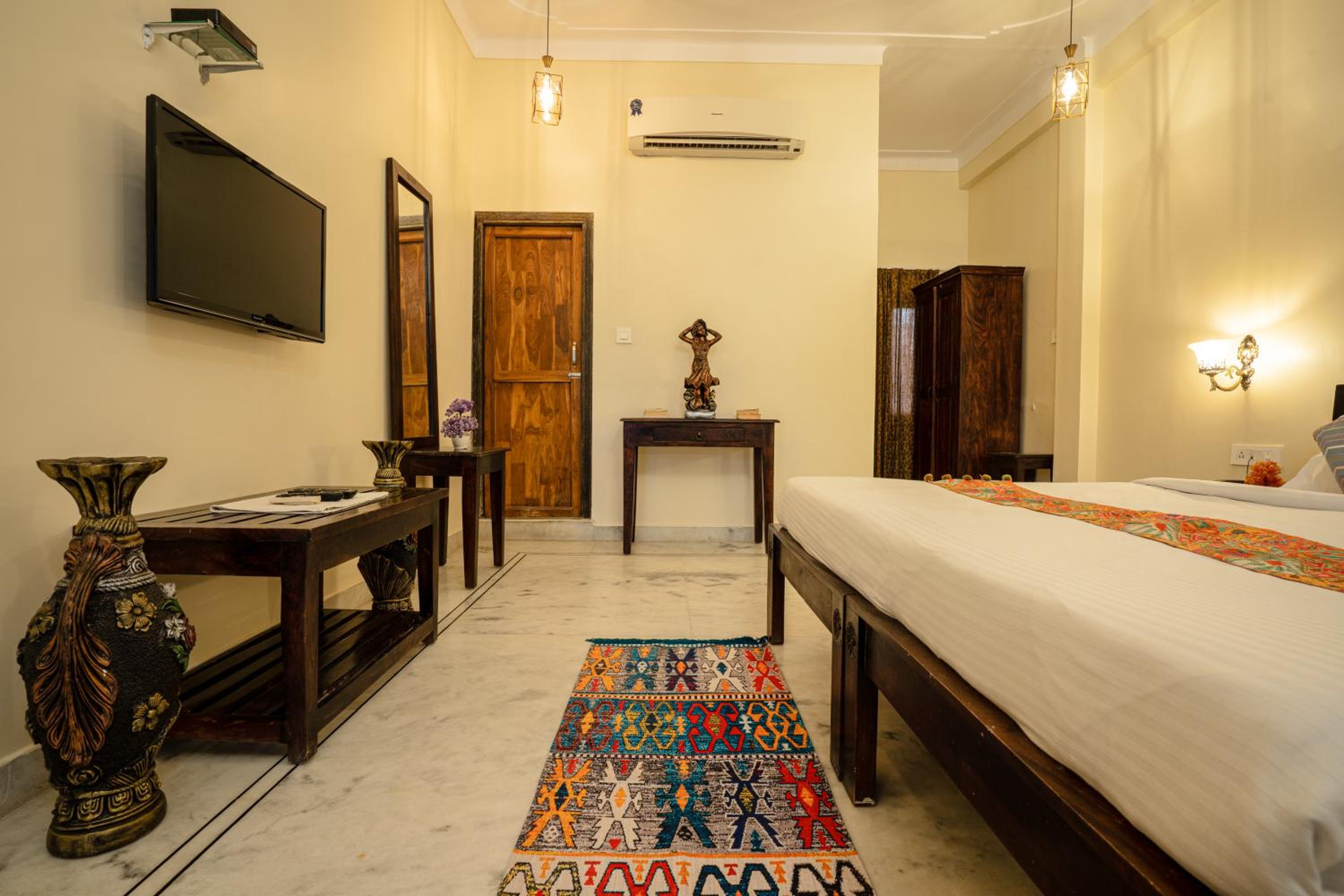 Deluxe Room - Photo 14