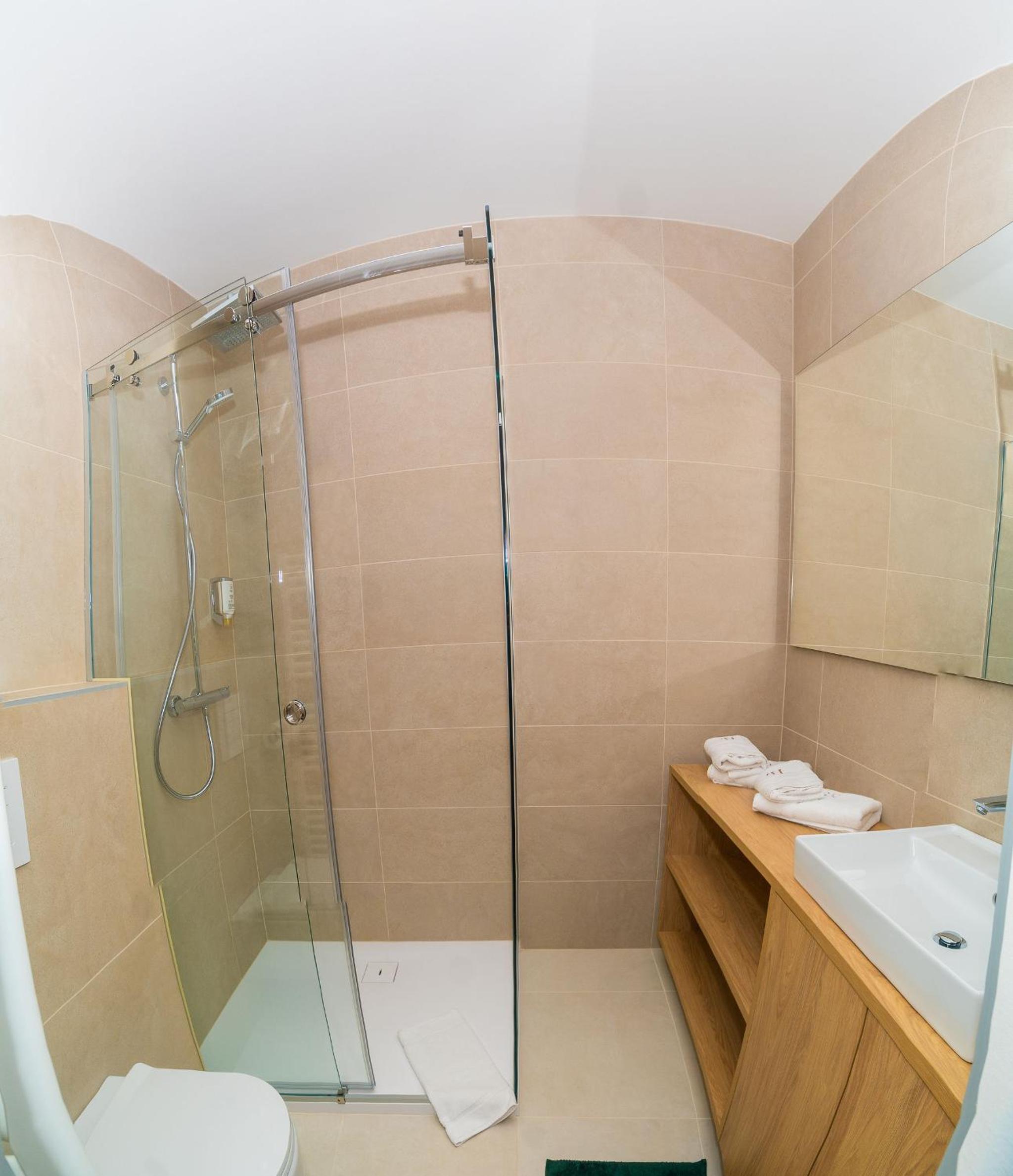 Double Room - Photo 13