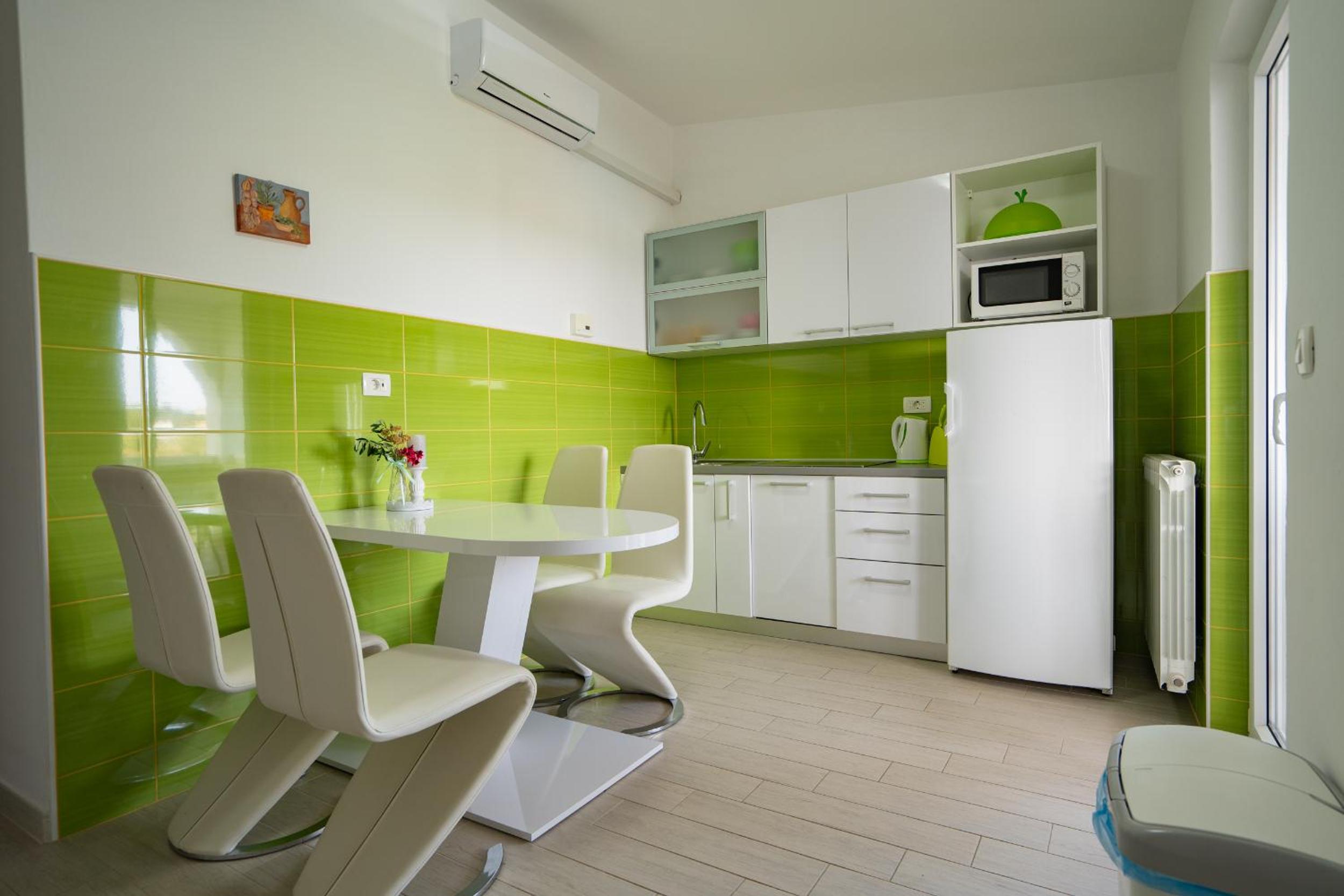 One-Bedroom Apartment photo 2