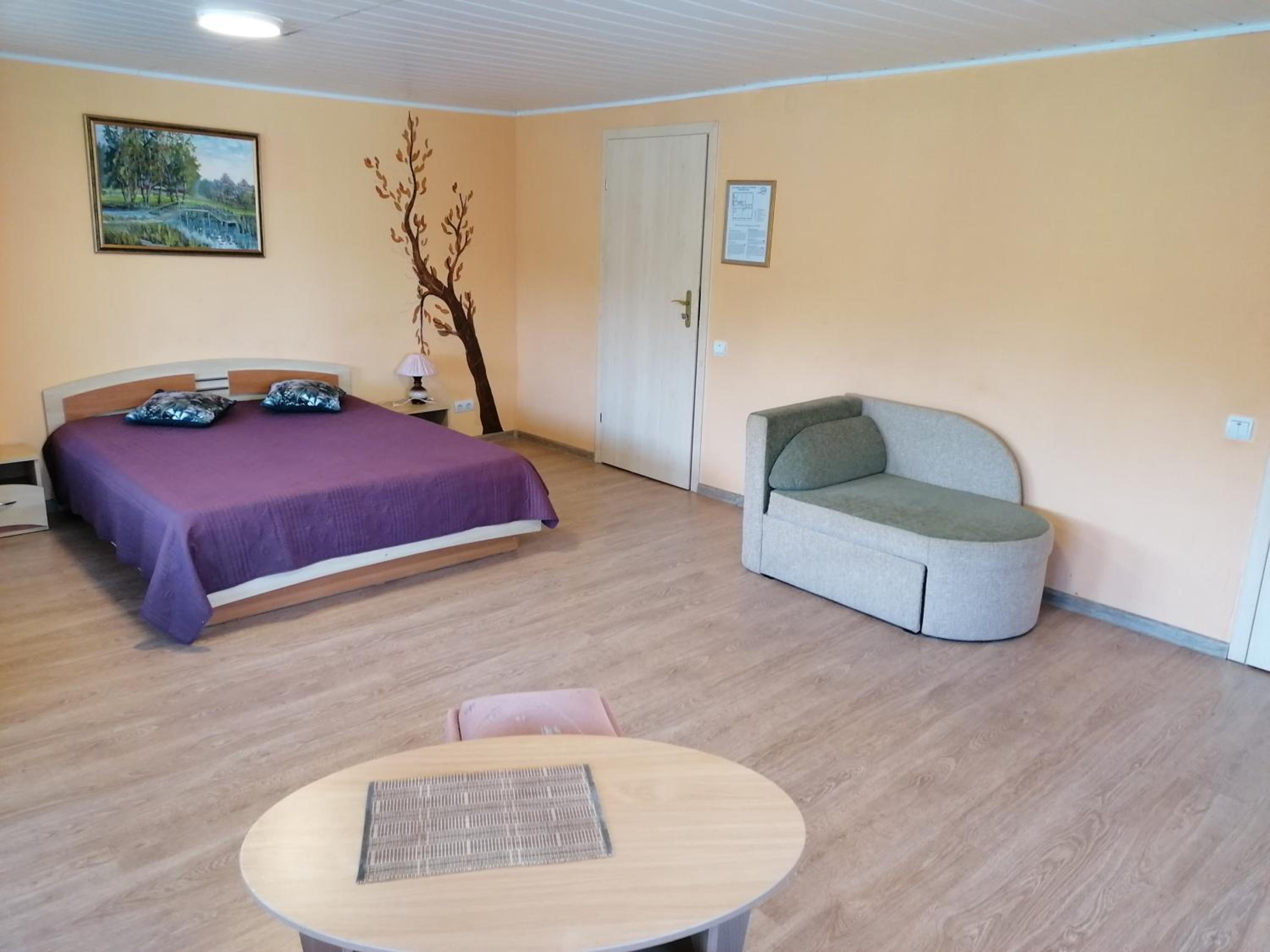 Family Room with Lake View - Photo 2