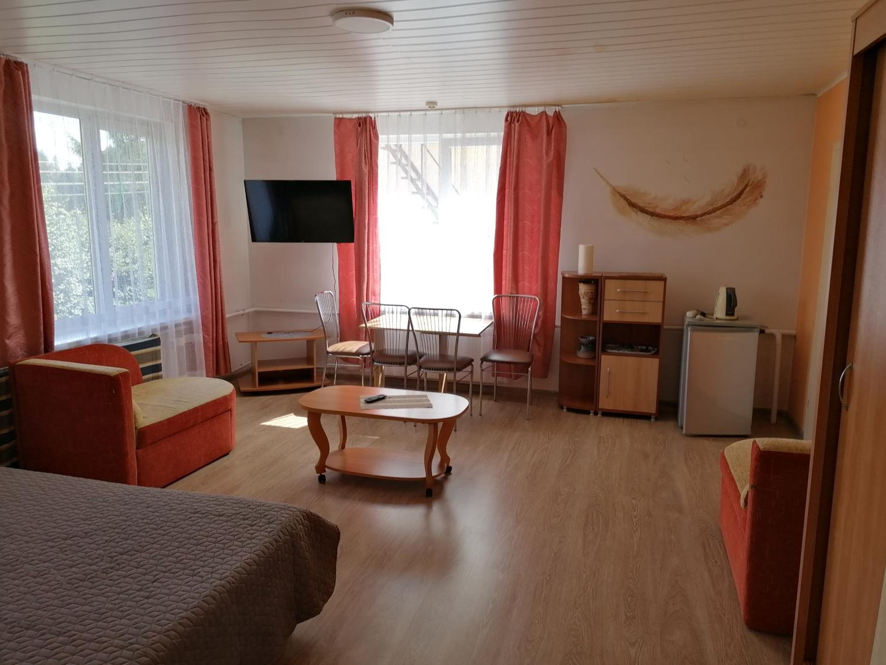 Family Room with Lake View - Photo 3