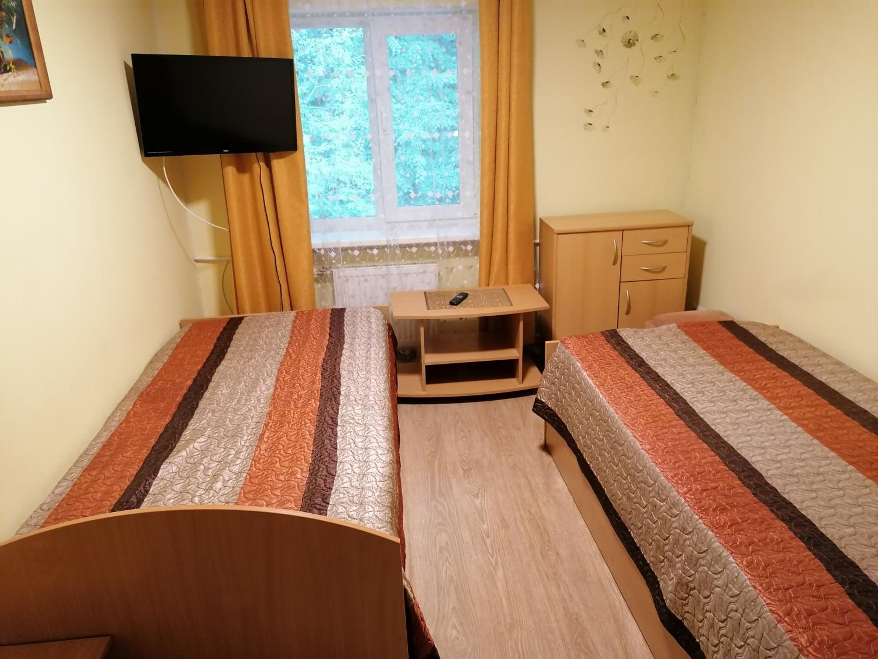Twin Room with Lake View - Photo 4